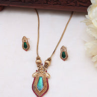 Traditional Vaidurya necklace set