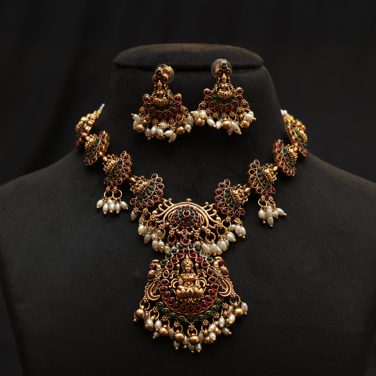 Ratna Devi necklace set