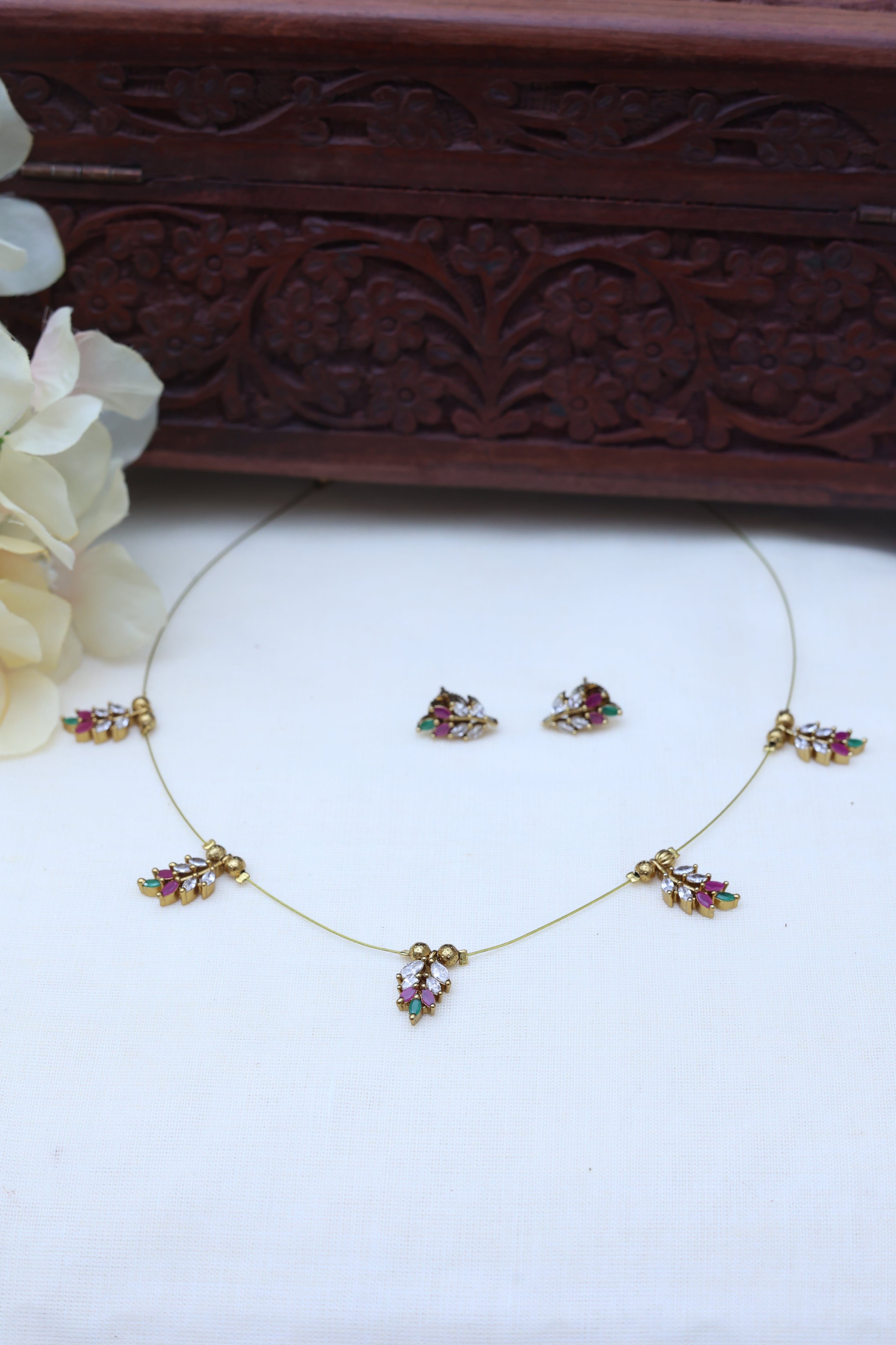 Eira AD invisible necklace set