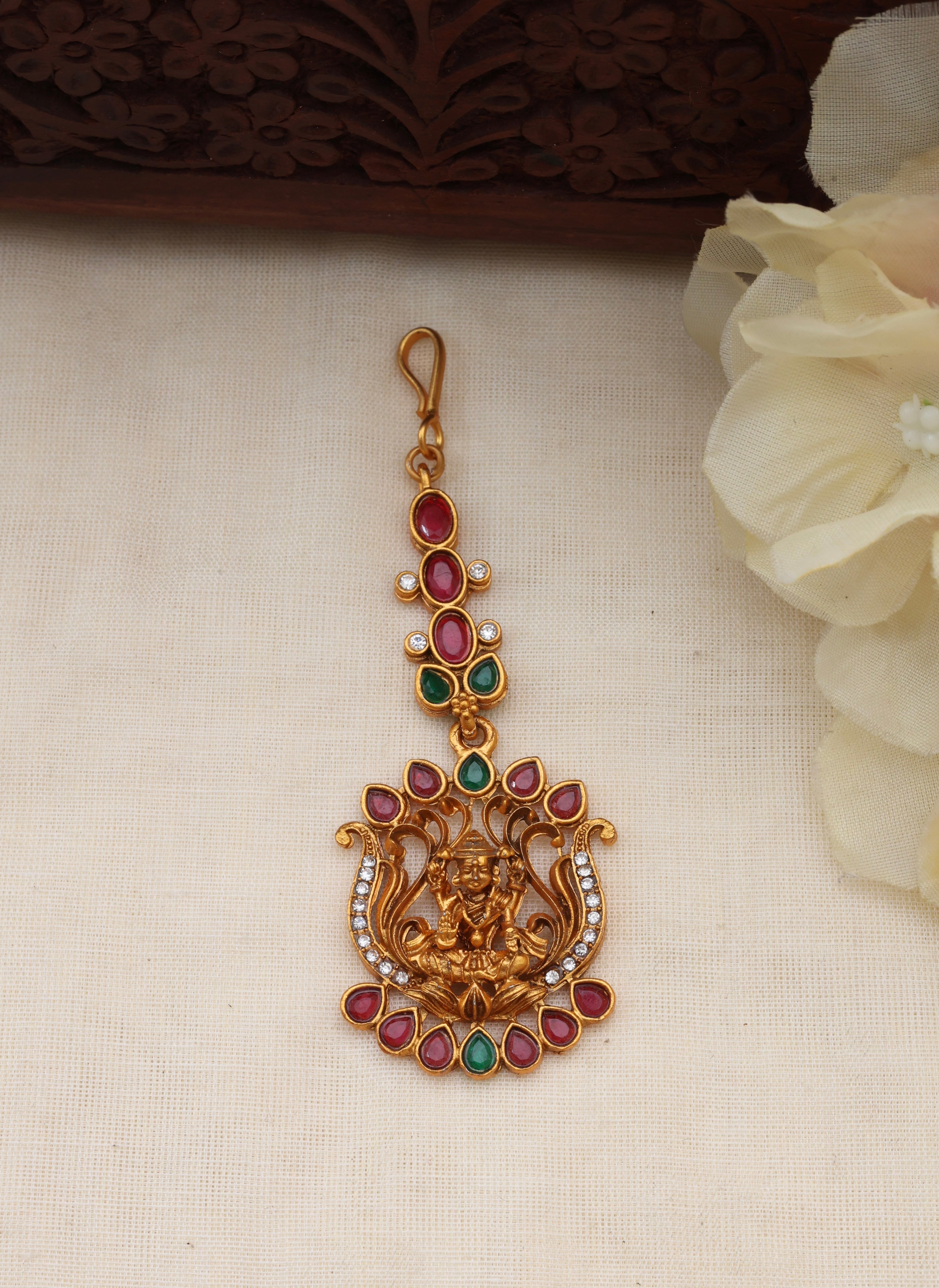 Shwetha tikka-008