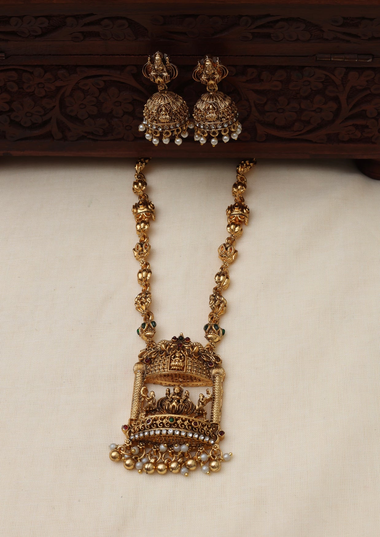 Gayatri necklace set