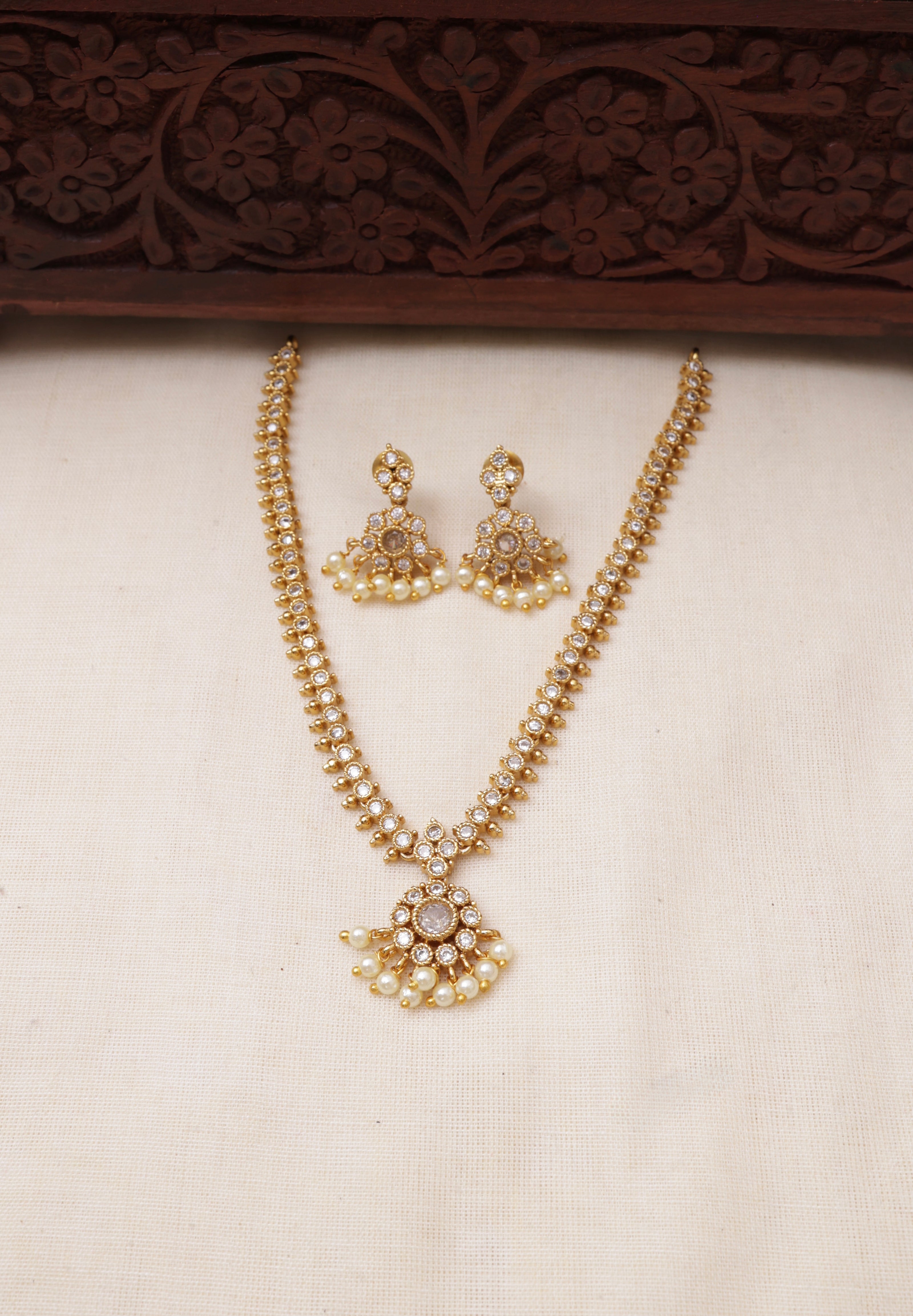 Attigai white-JS 0256
