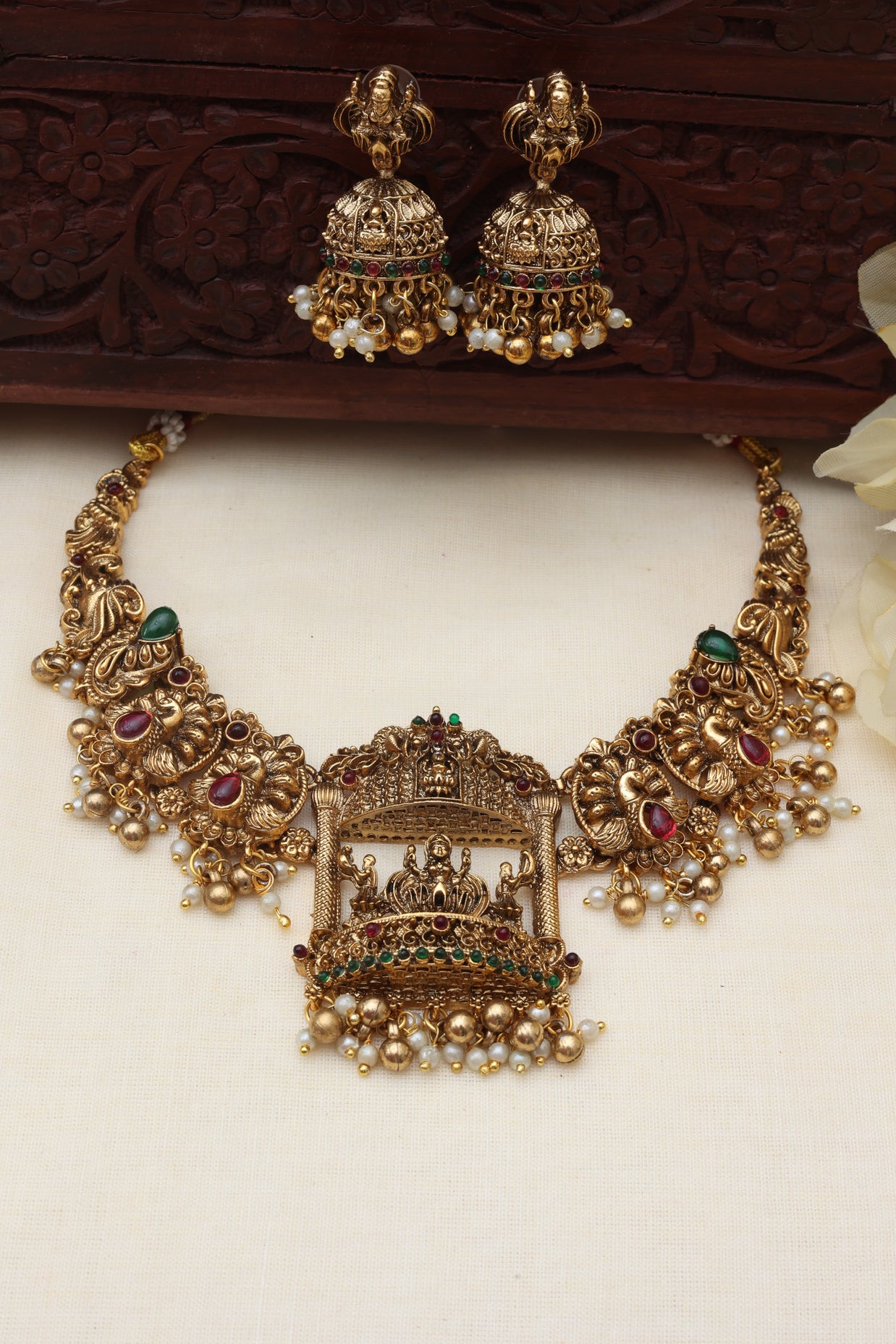 Divya Mandira necklace set