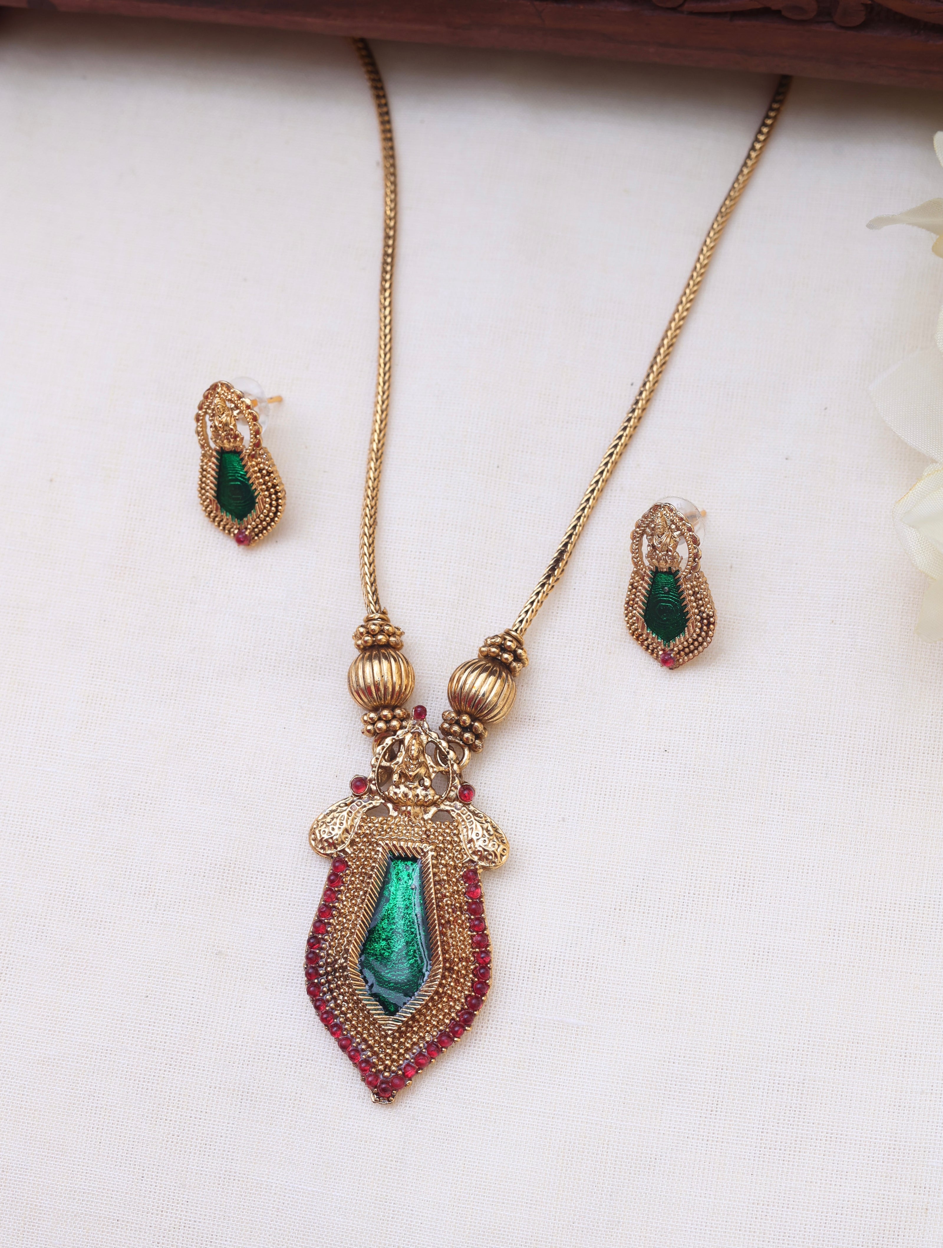 Traditional Vaidurya necklace set