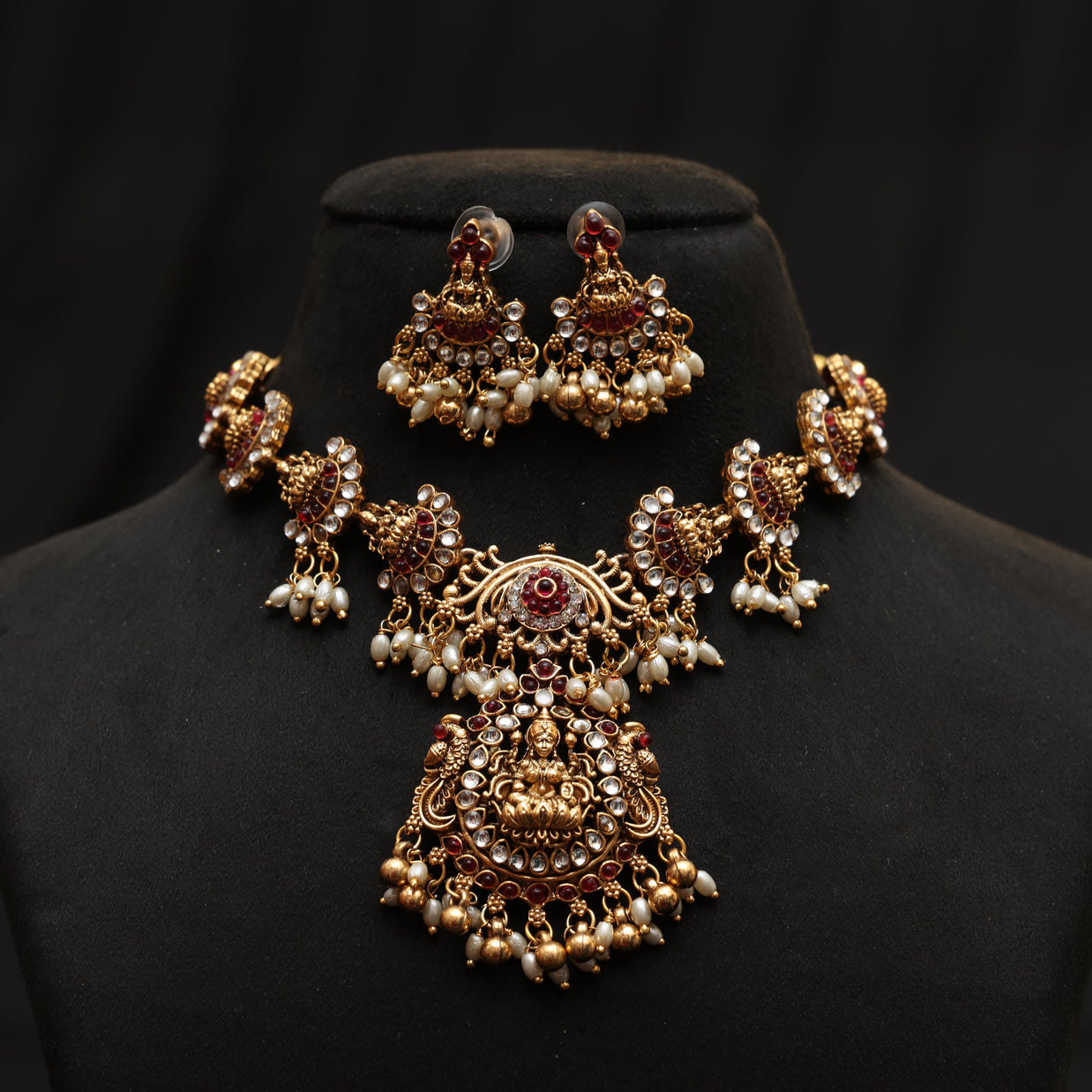 Ratna Devi necklace set