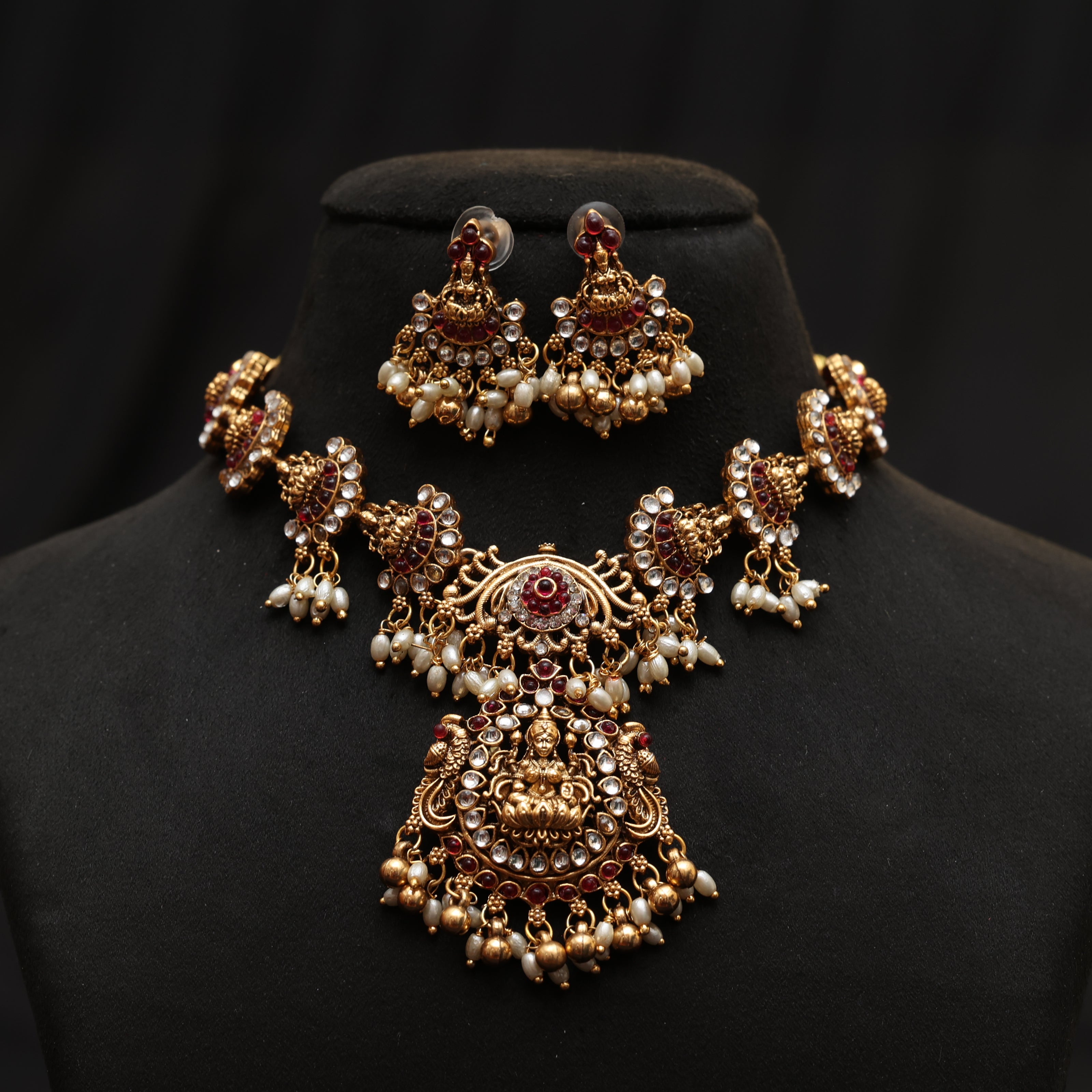 Ratna Devi necklace set