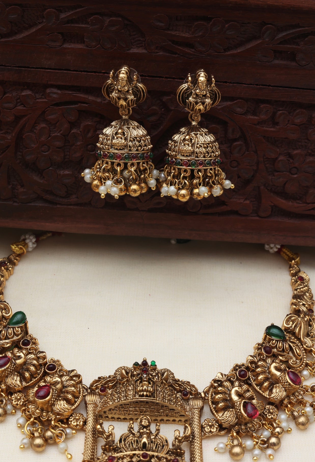 Divya Mandira necklace set