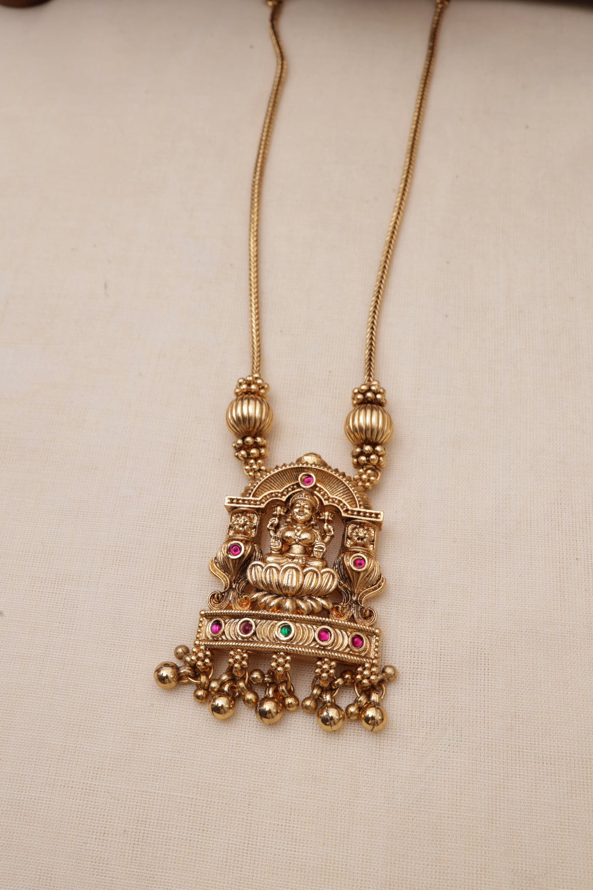 Karnika haaram-JS 0248