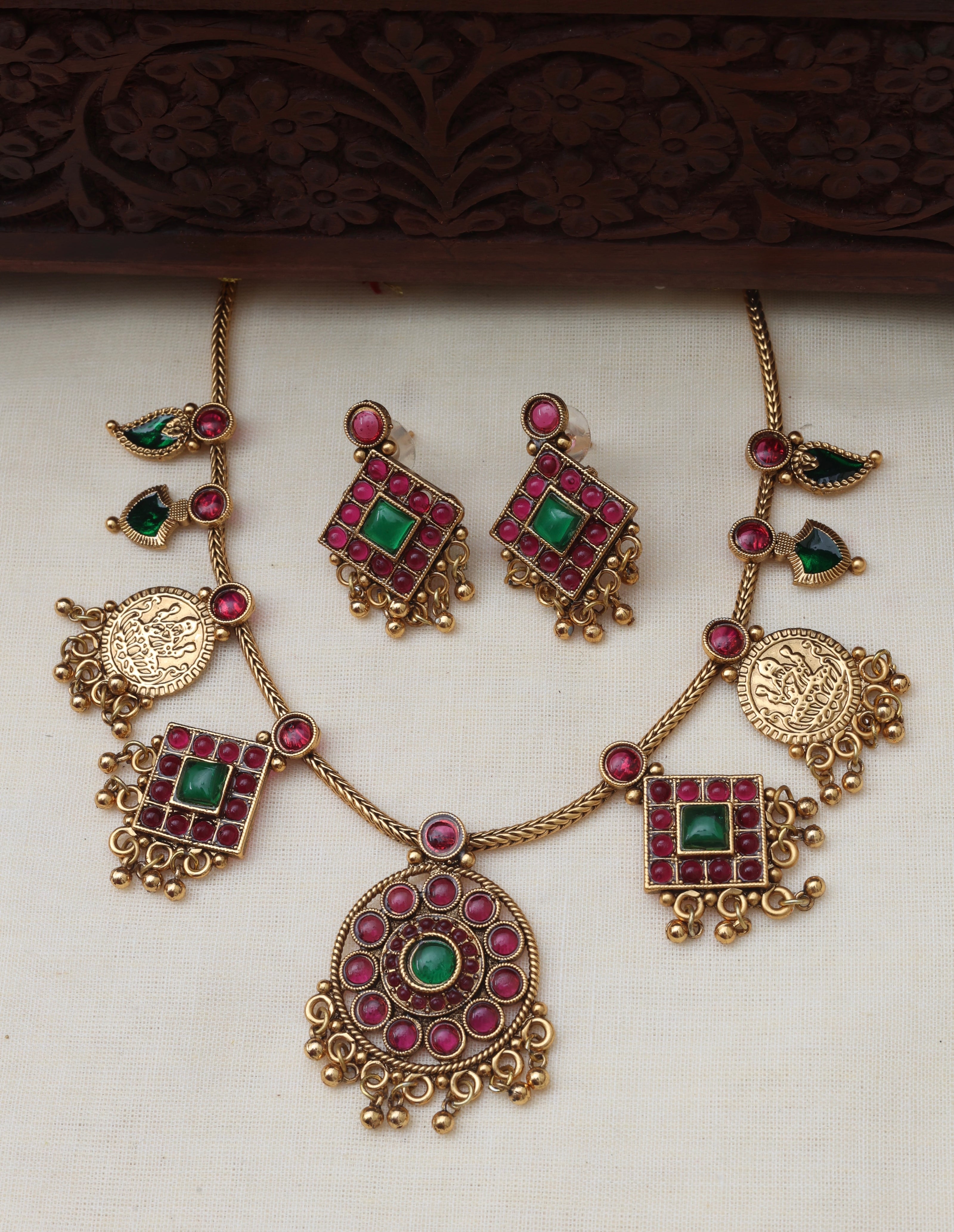 Arya necklace set