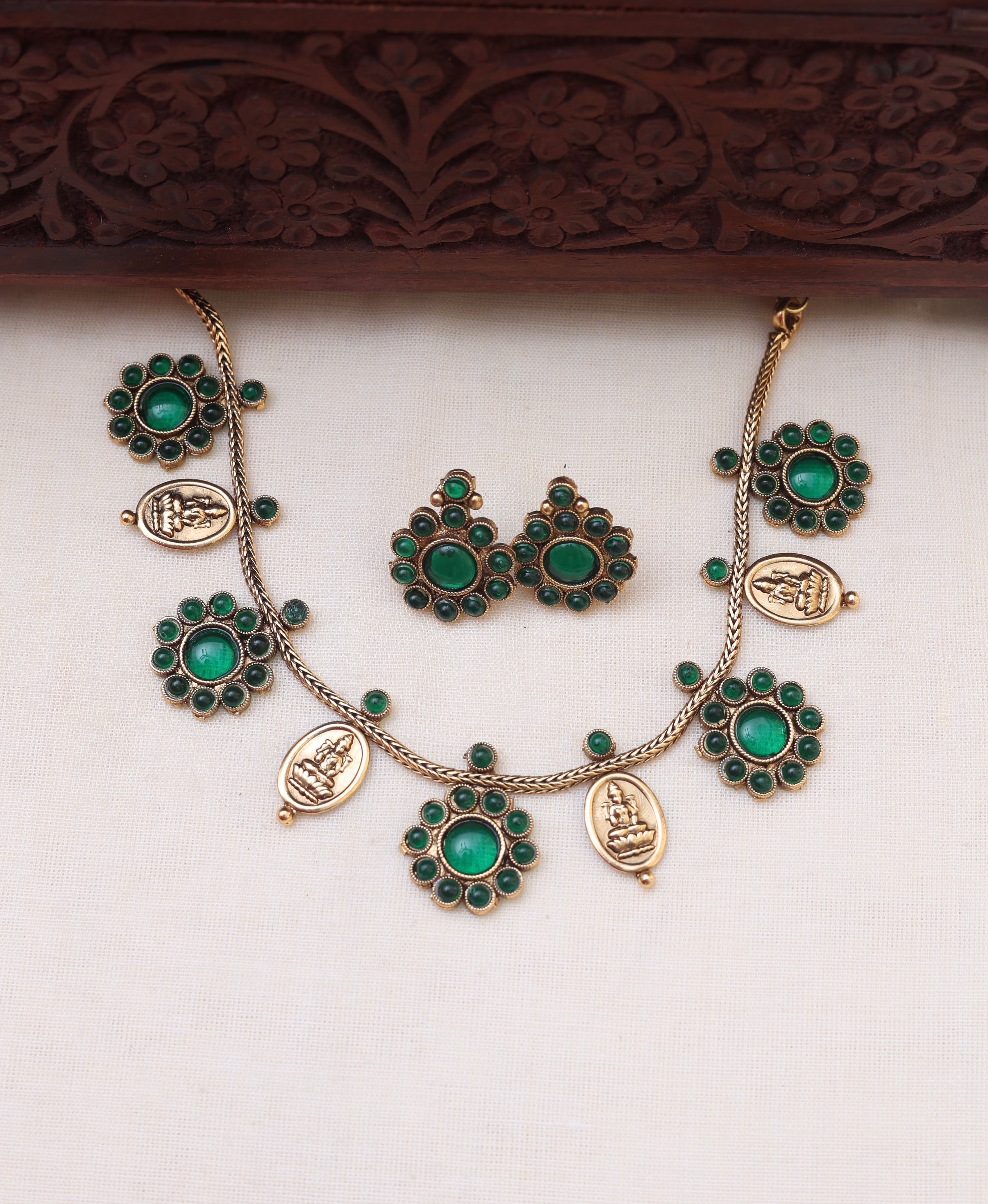 Multi pendant necklace set