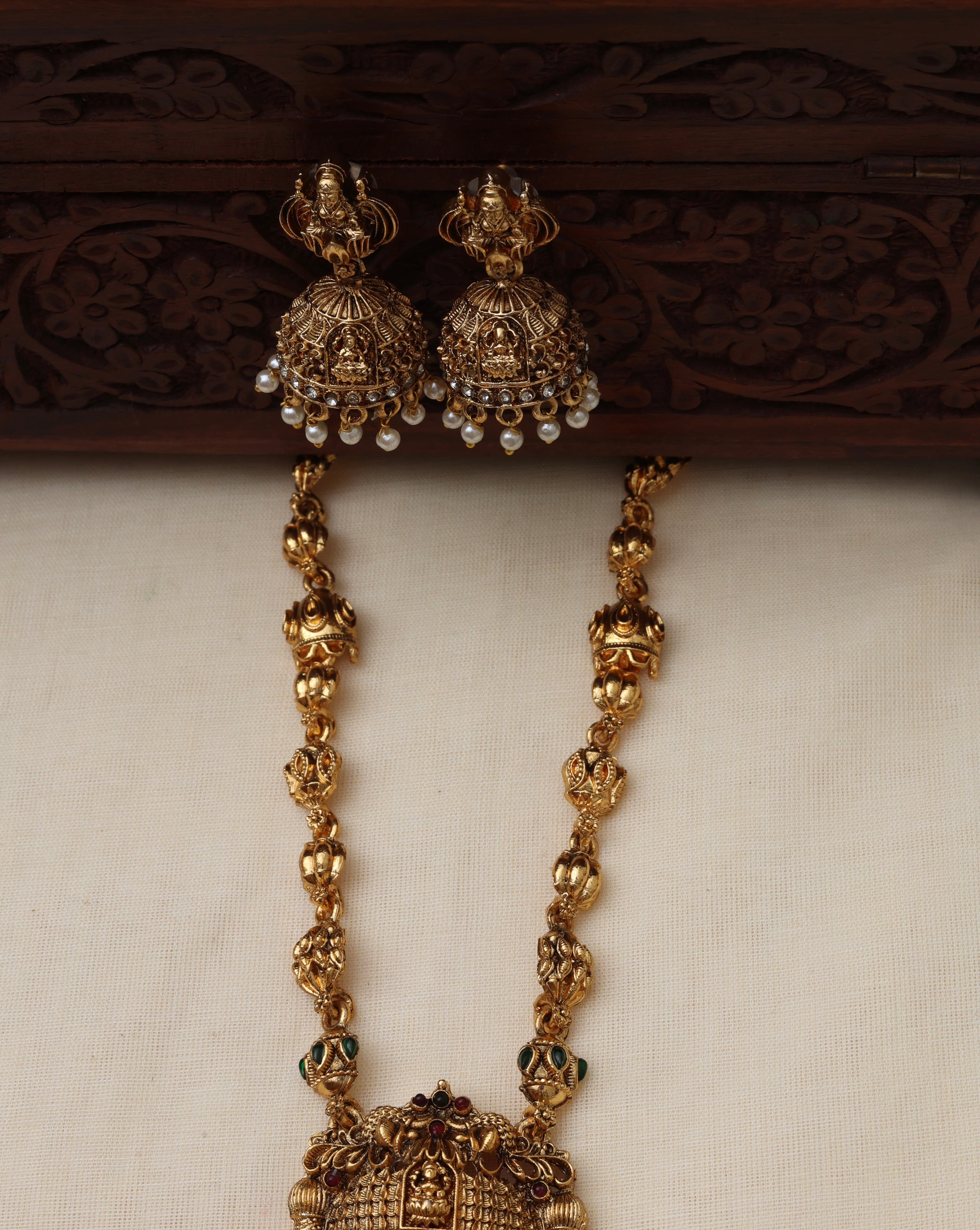 Gayatri necklace set