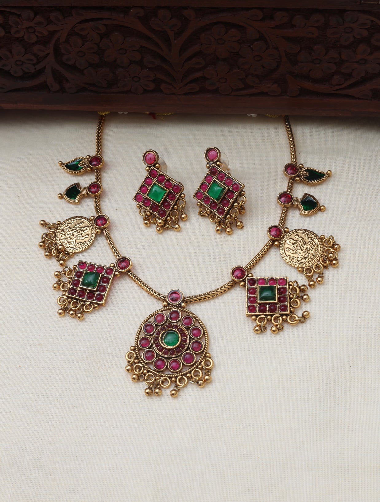 Arya necklace set