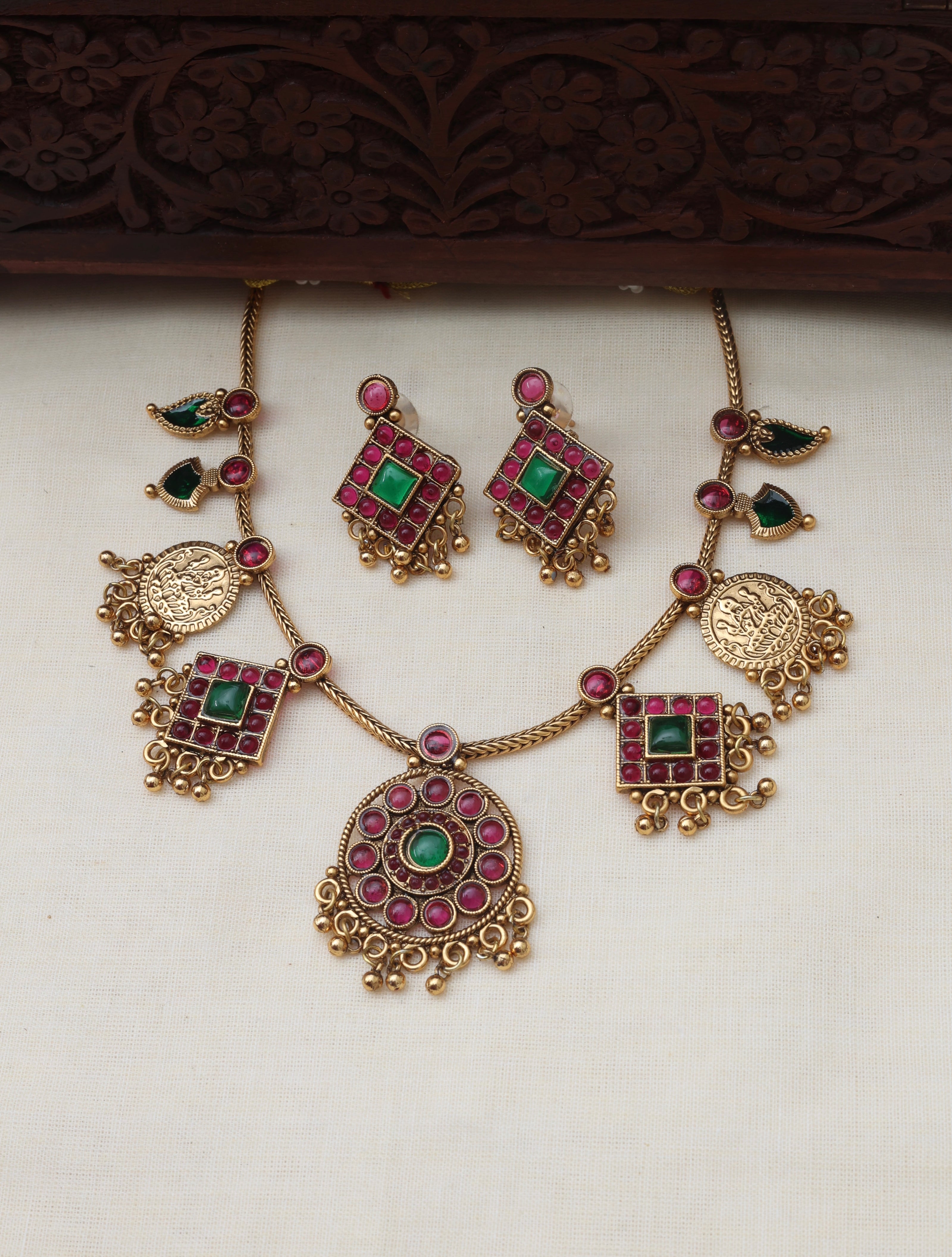 Arya necklace set