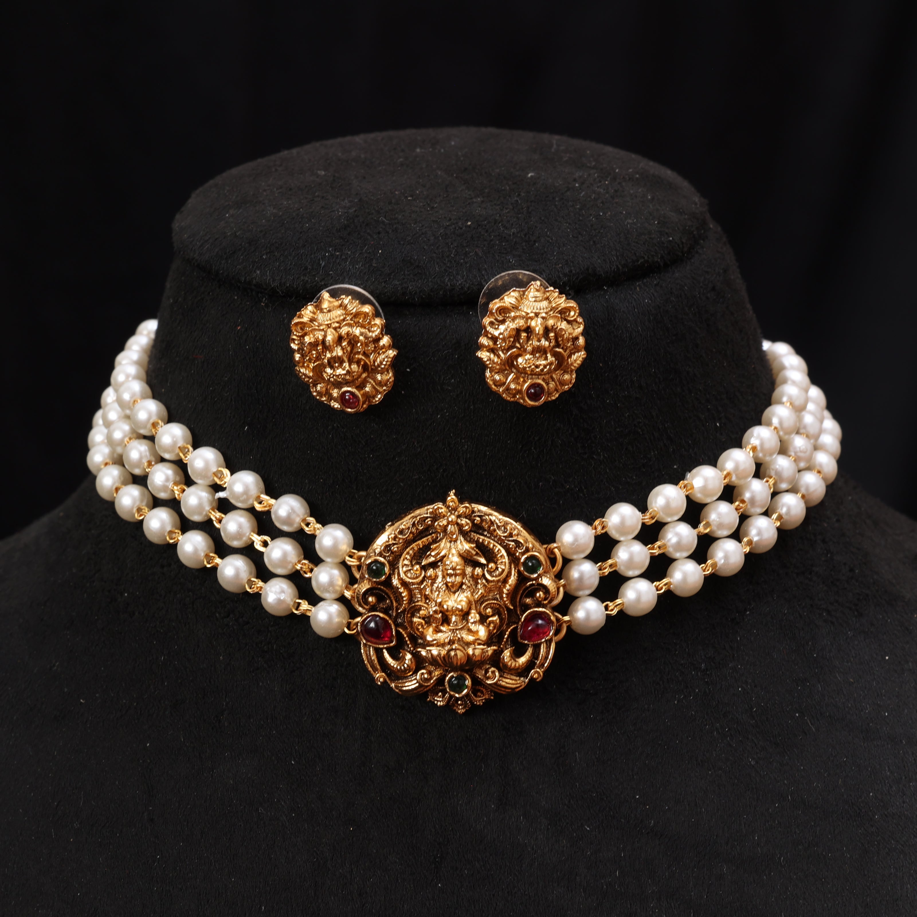 Pearl lakshmi choker
