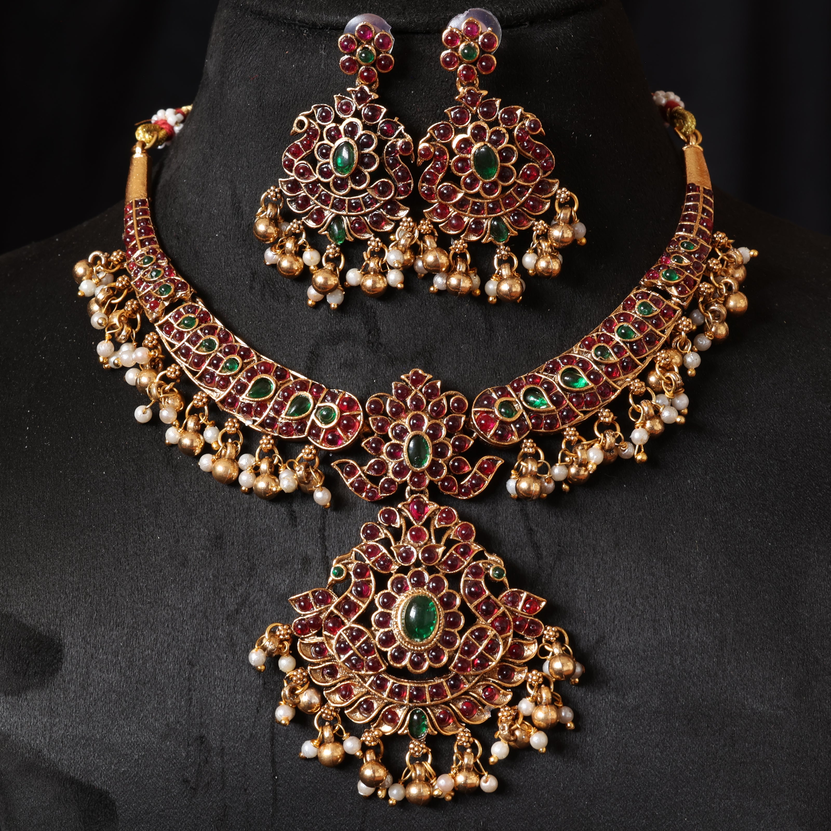 Rudra Kemp necklace set