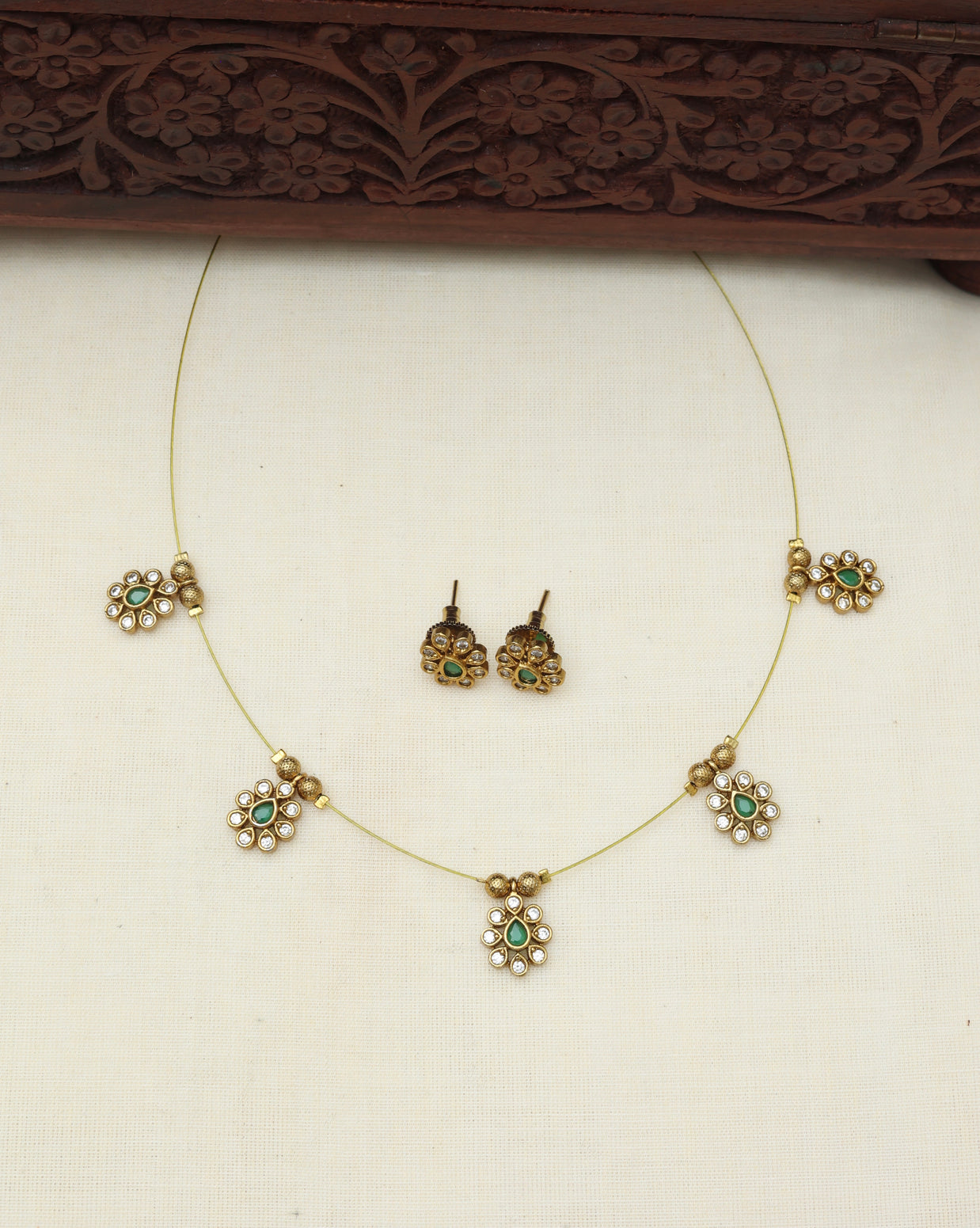 Invisible flower necklace set
