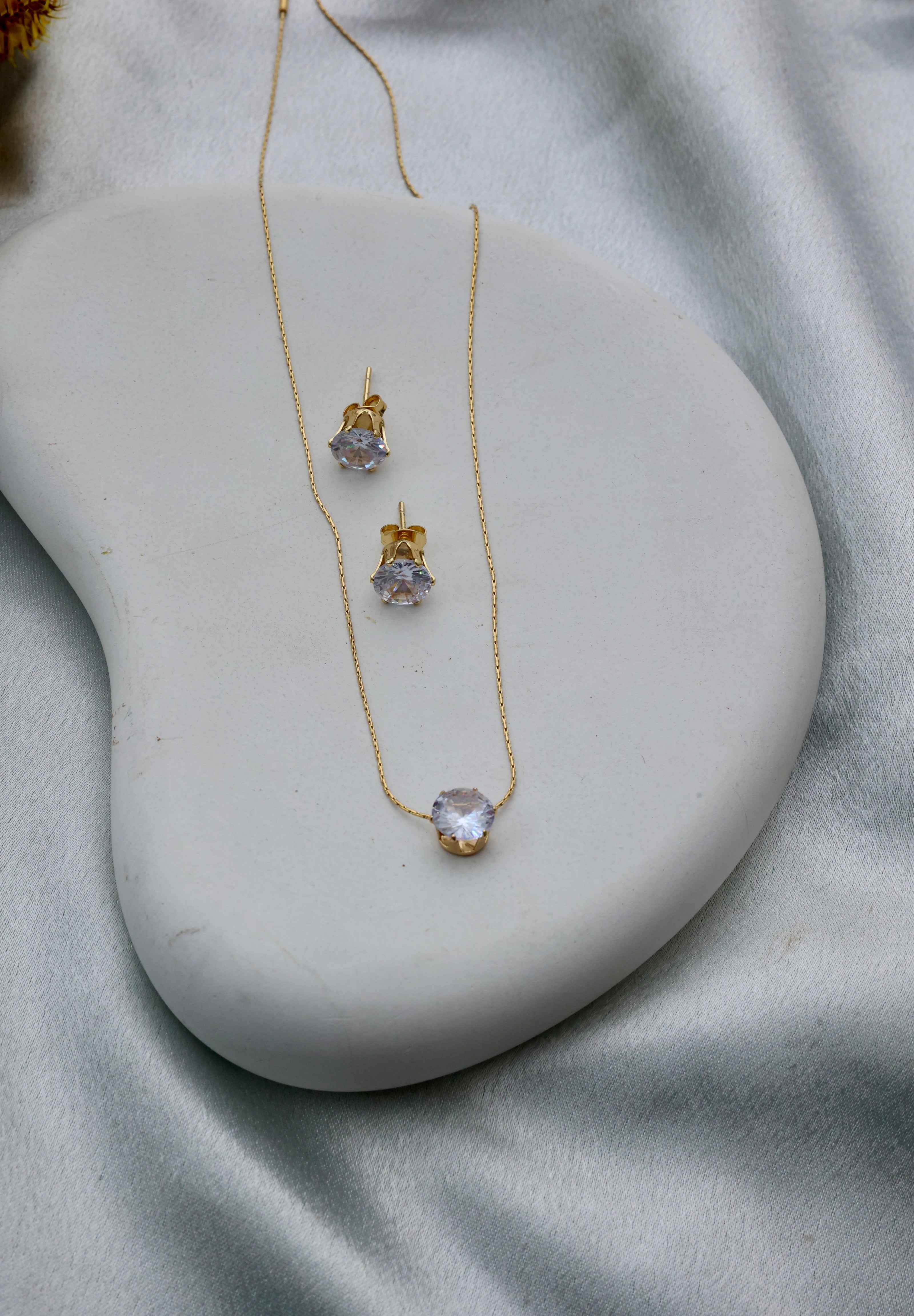 Diamond pendant necklace set