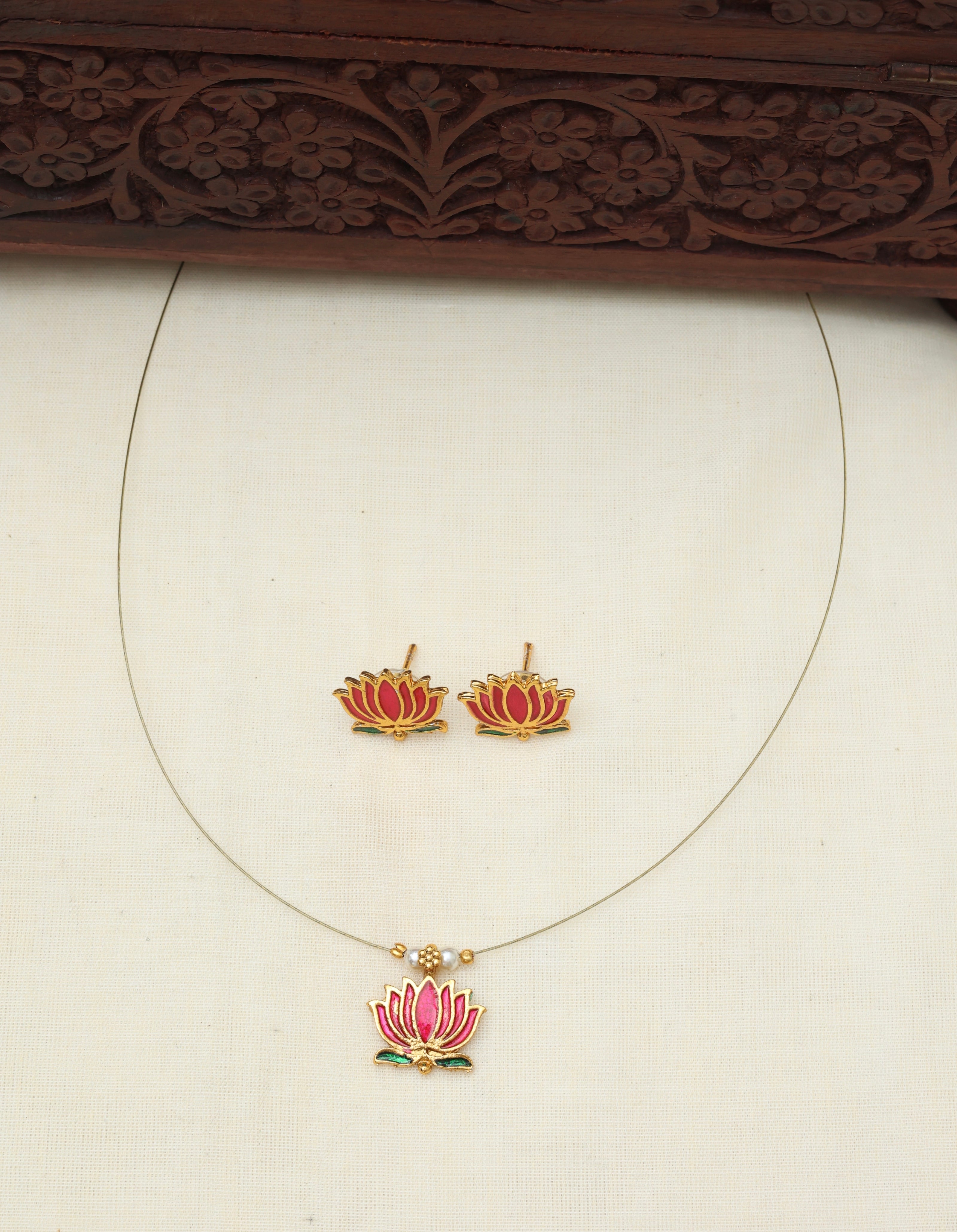 Invisible lotus necklace set