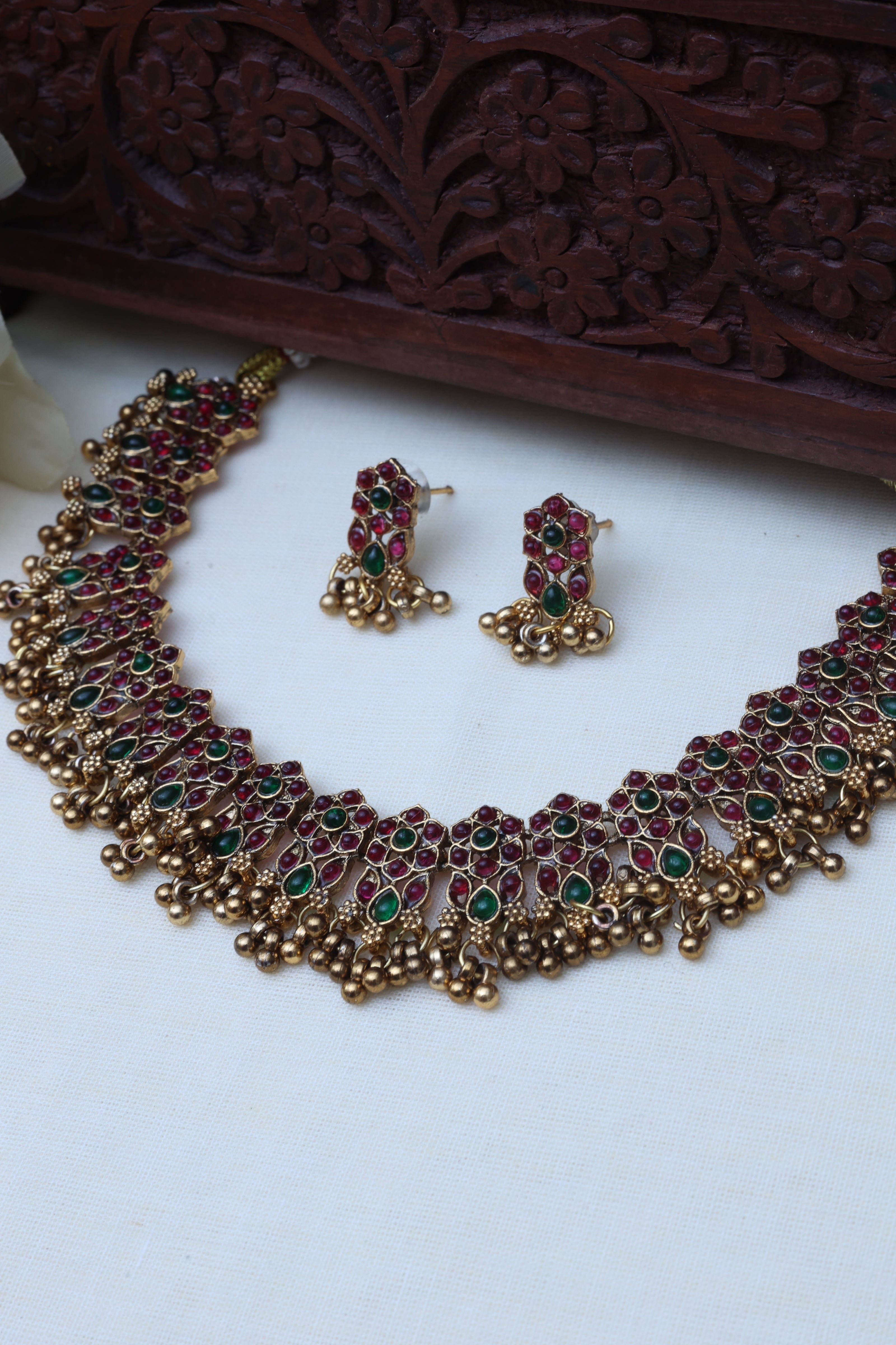 Varnika necklace set