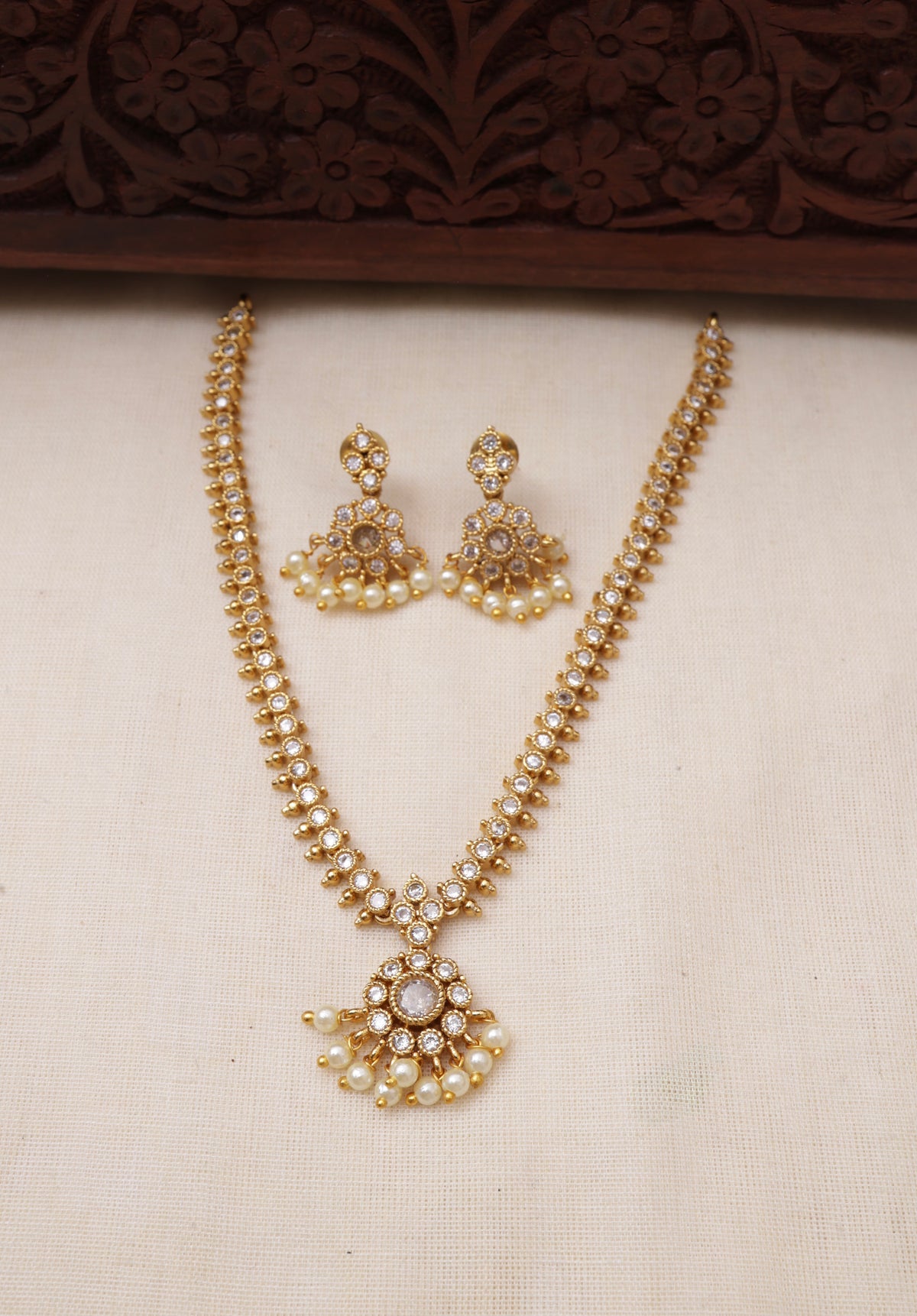 Attigai white-JS 0256