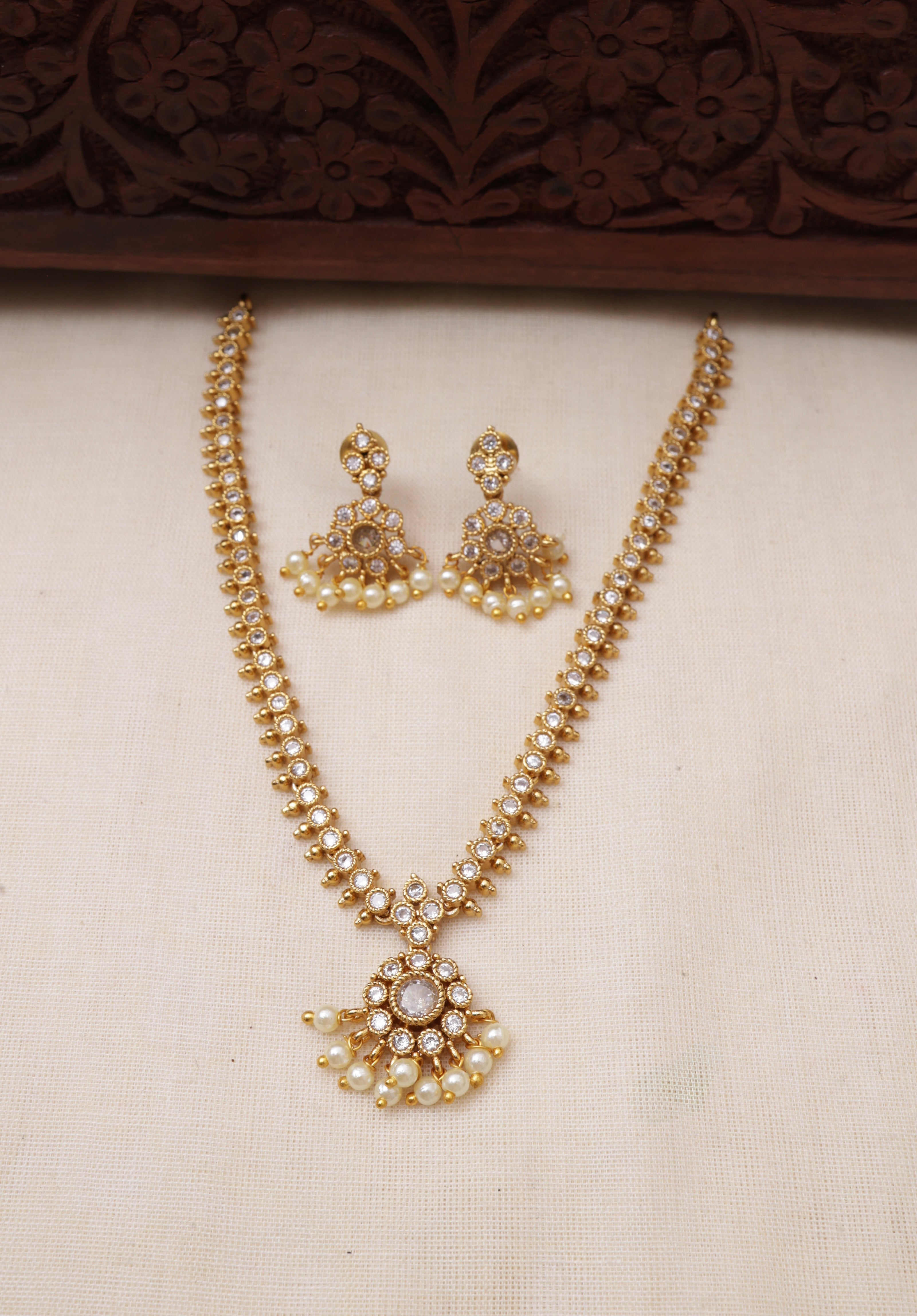 Attigai white-JS 0256