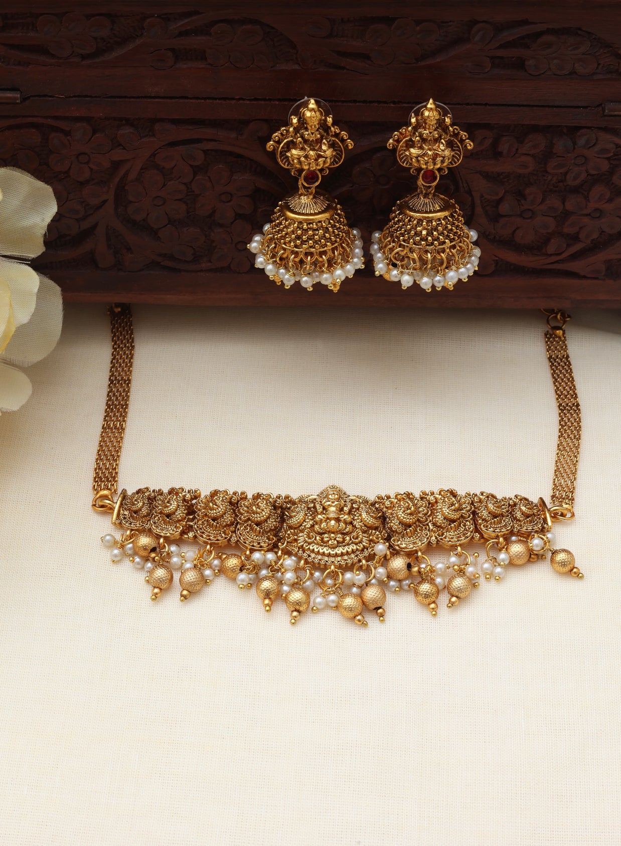 Devi choker set