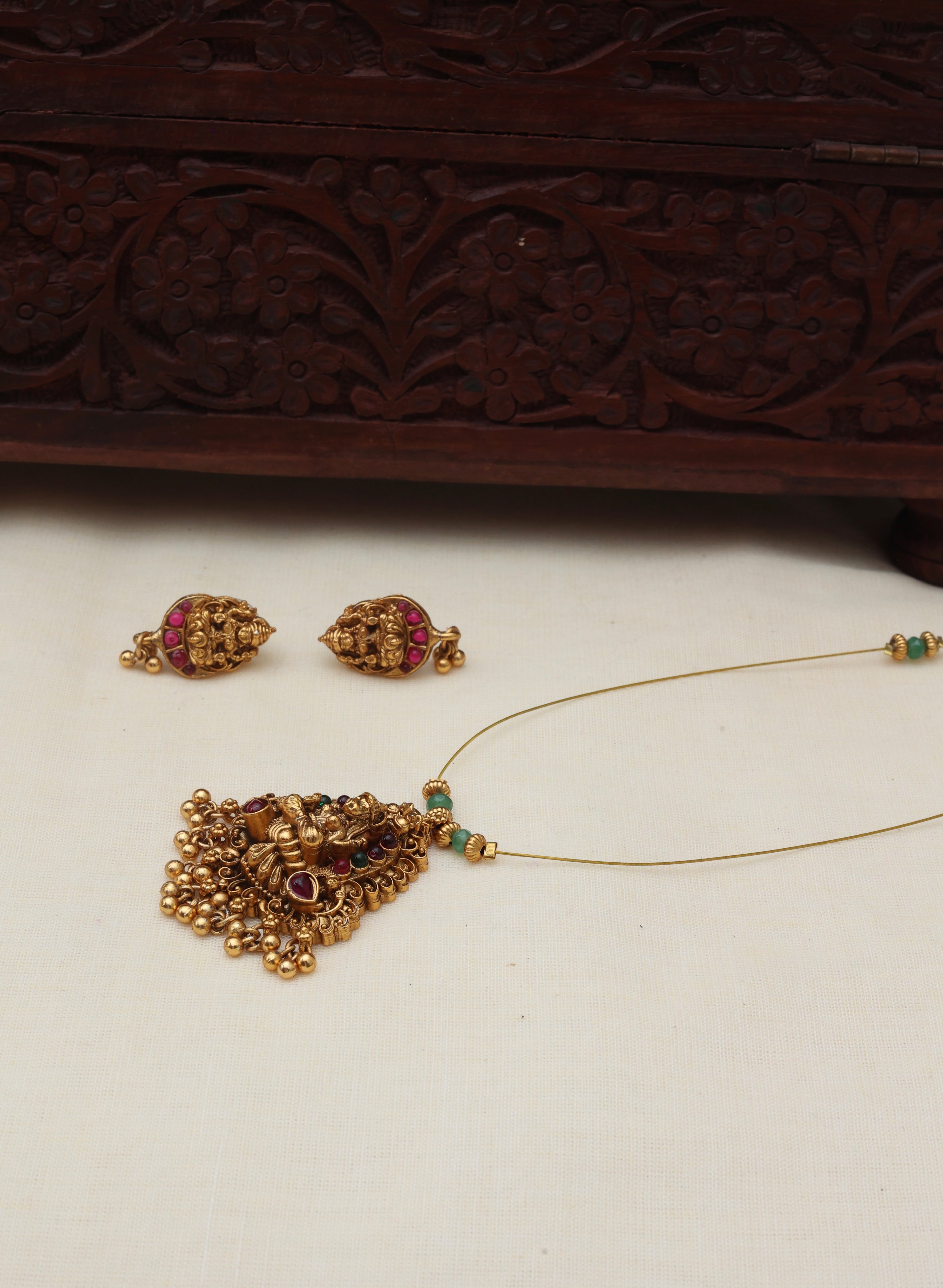 Invisible Devi necklace set