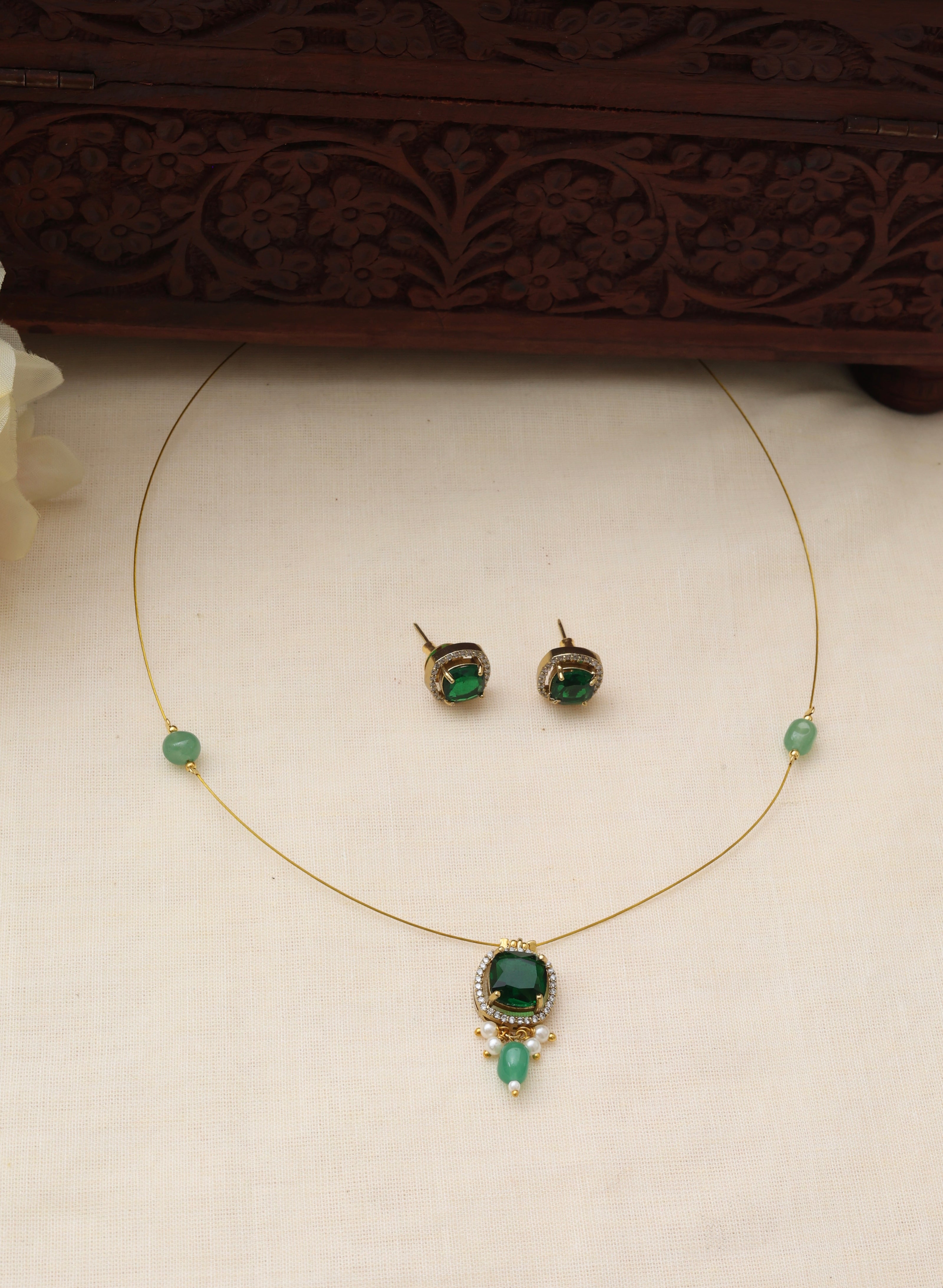 Mystic invisible necklace set