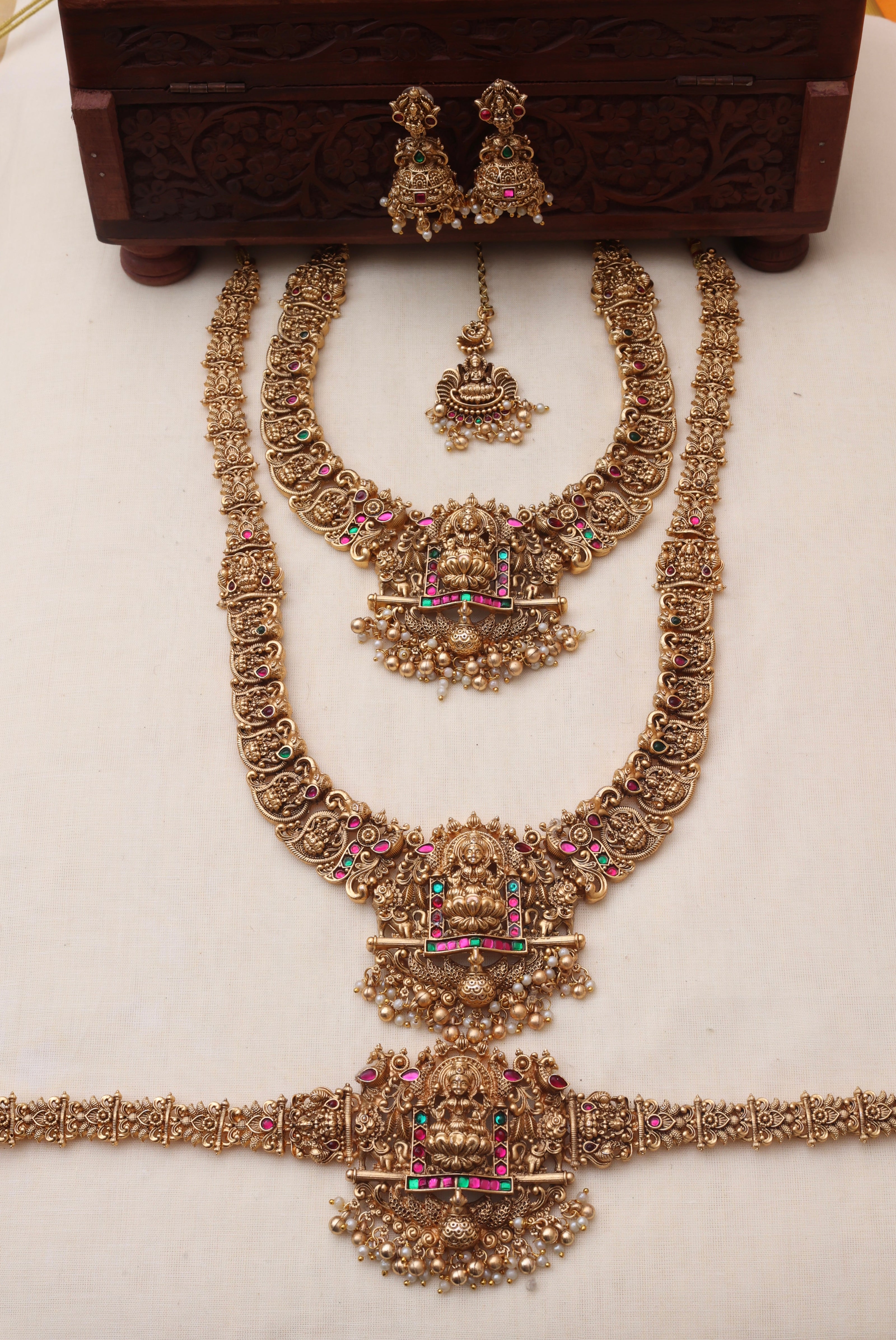 Deva bridalset
