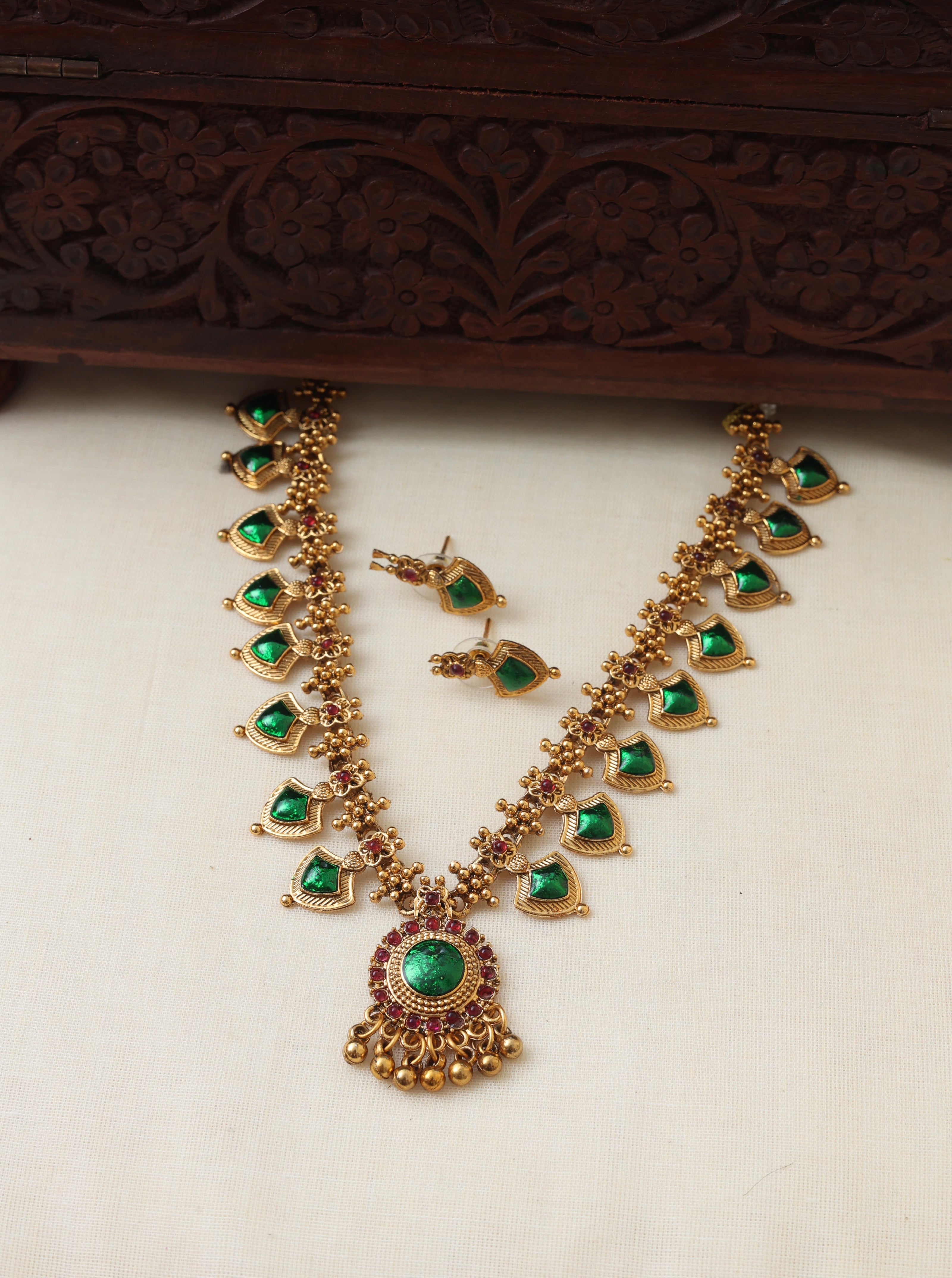 Short palakka necklace set