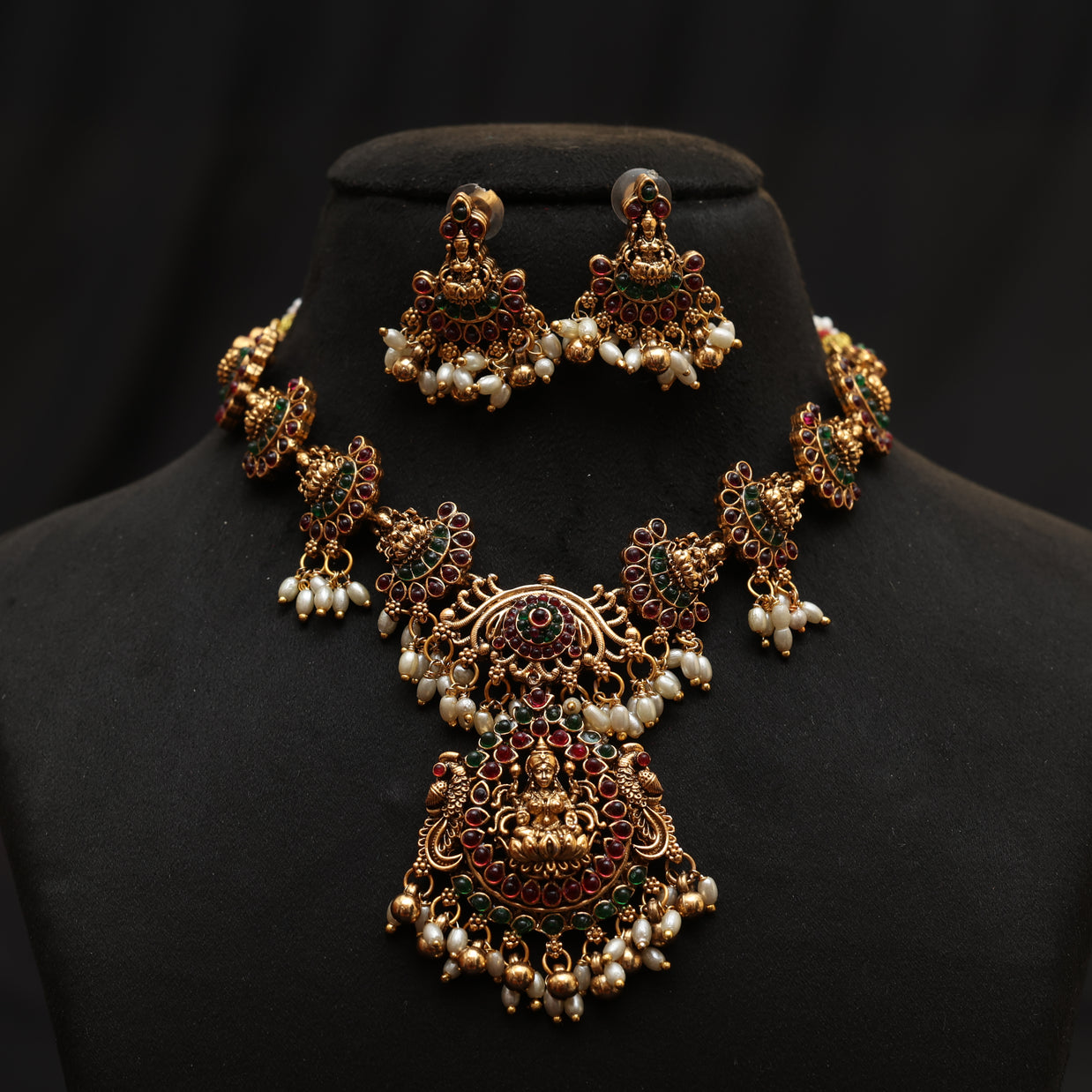 Ratna Devi necklace set