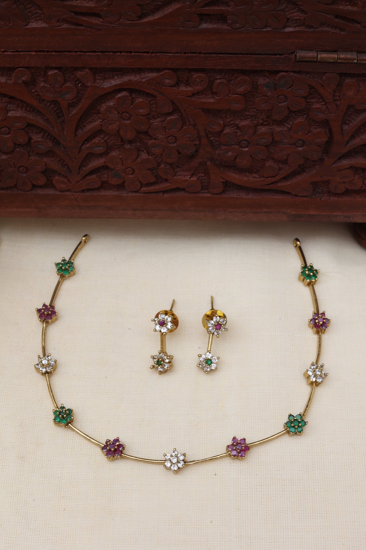 Flora Ad necklace set