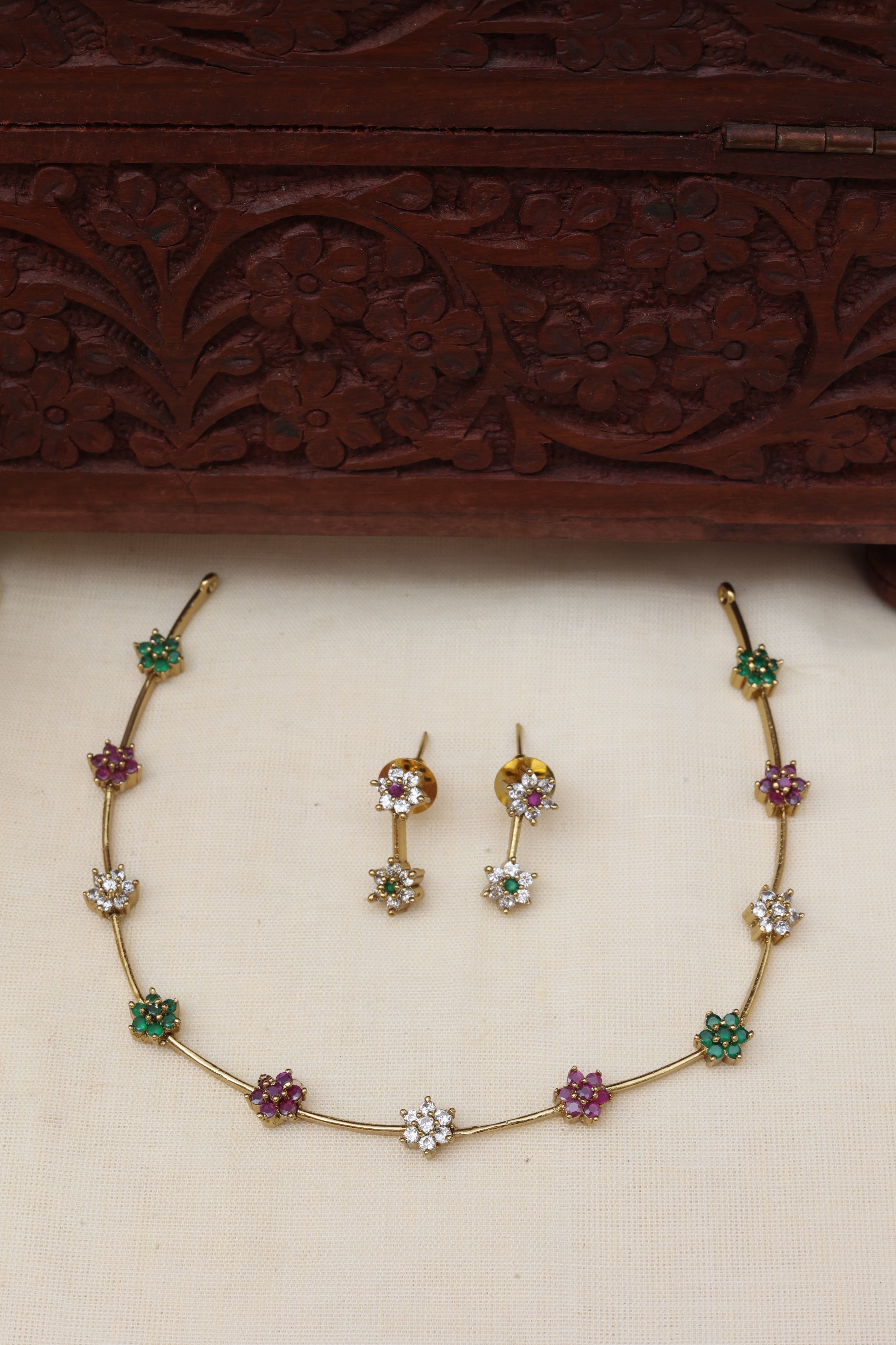Flora Ad necklace set