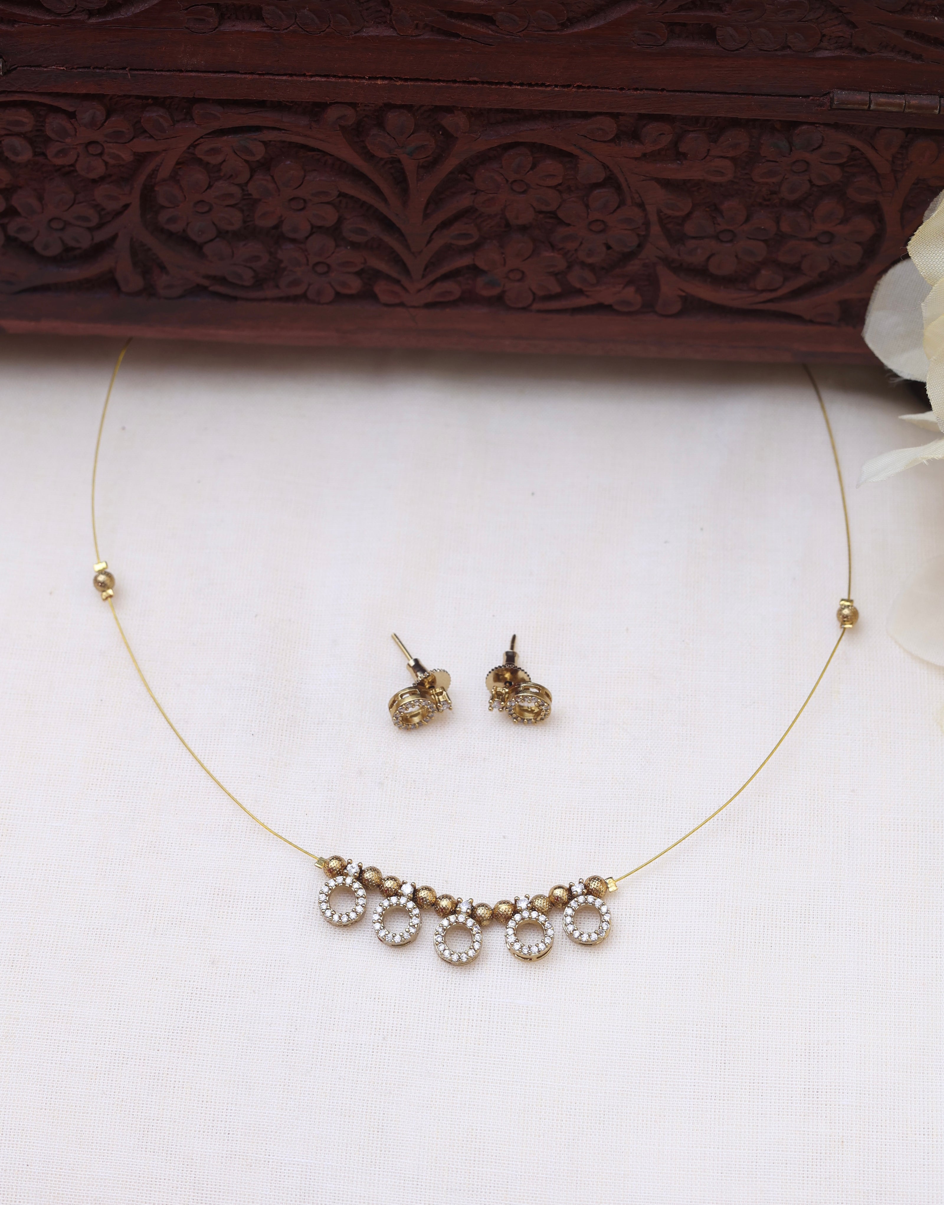 Invisible AD necklace set