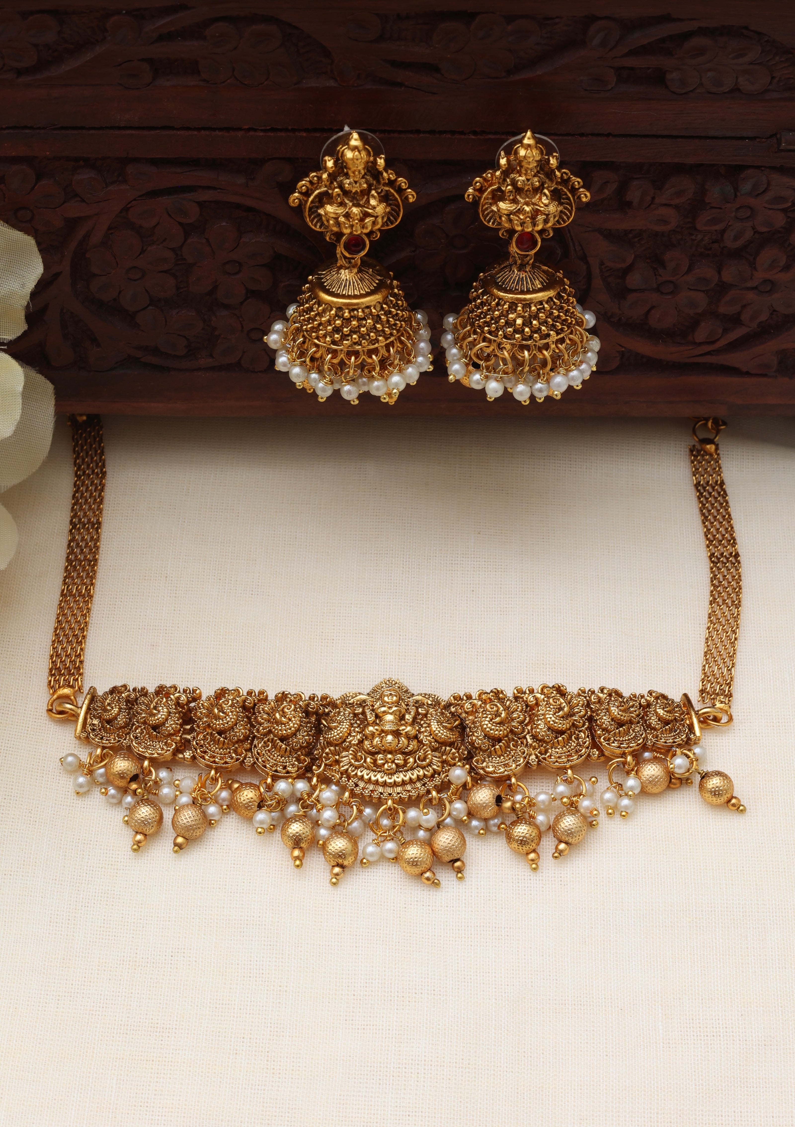 Devi choker set