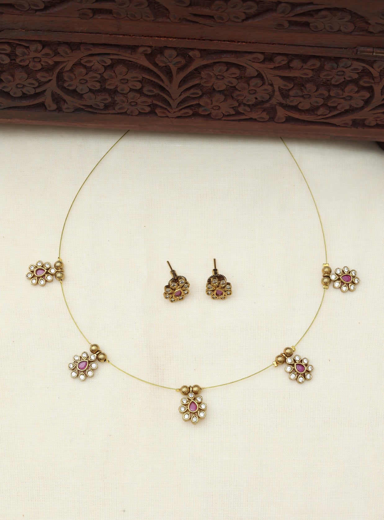 Invisible flower necklace set