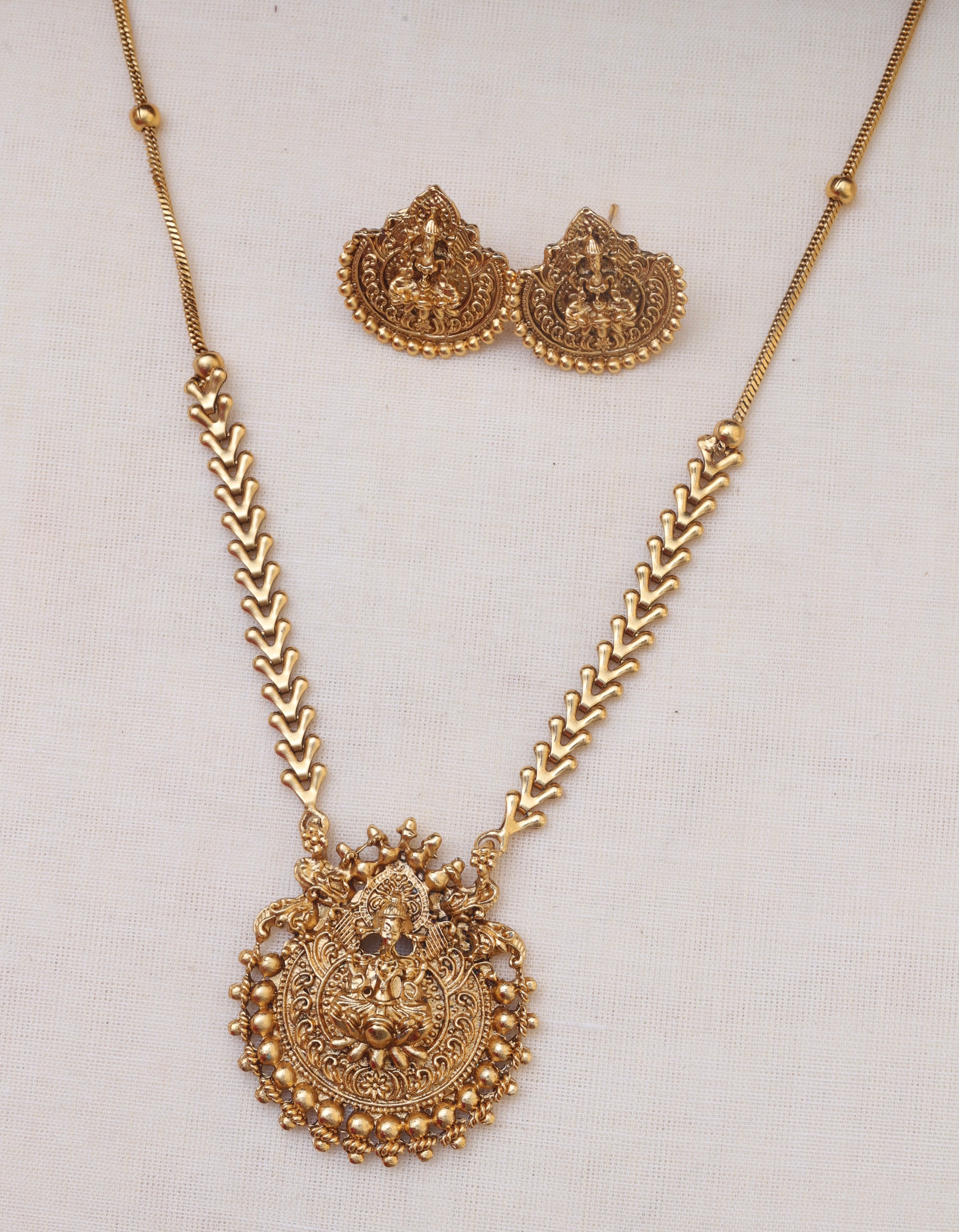 Suvarna necklace set