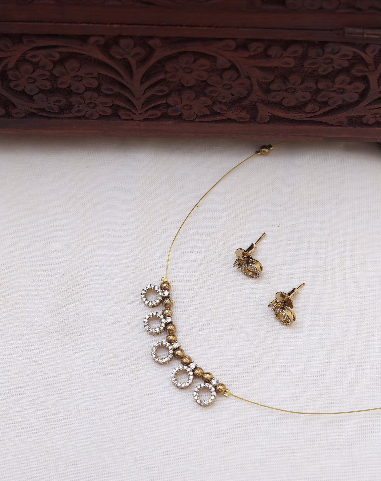 Invisible AD necklace set