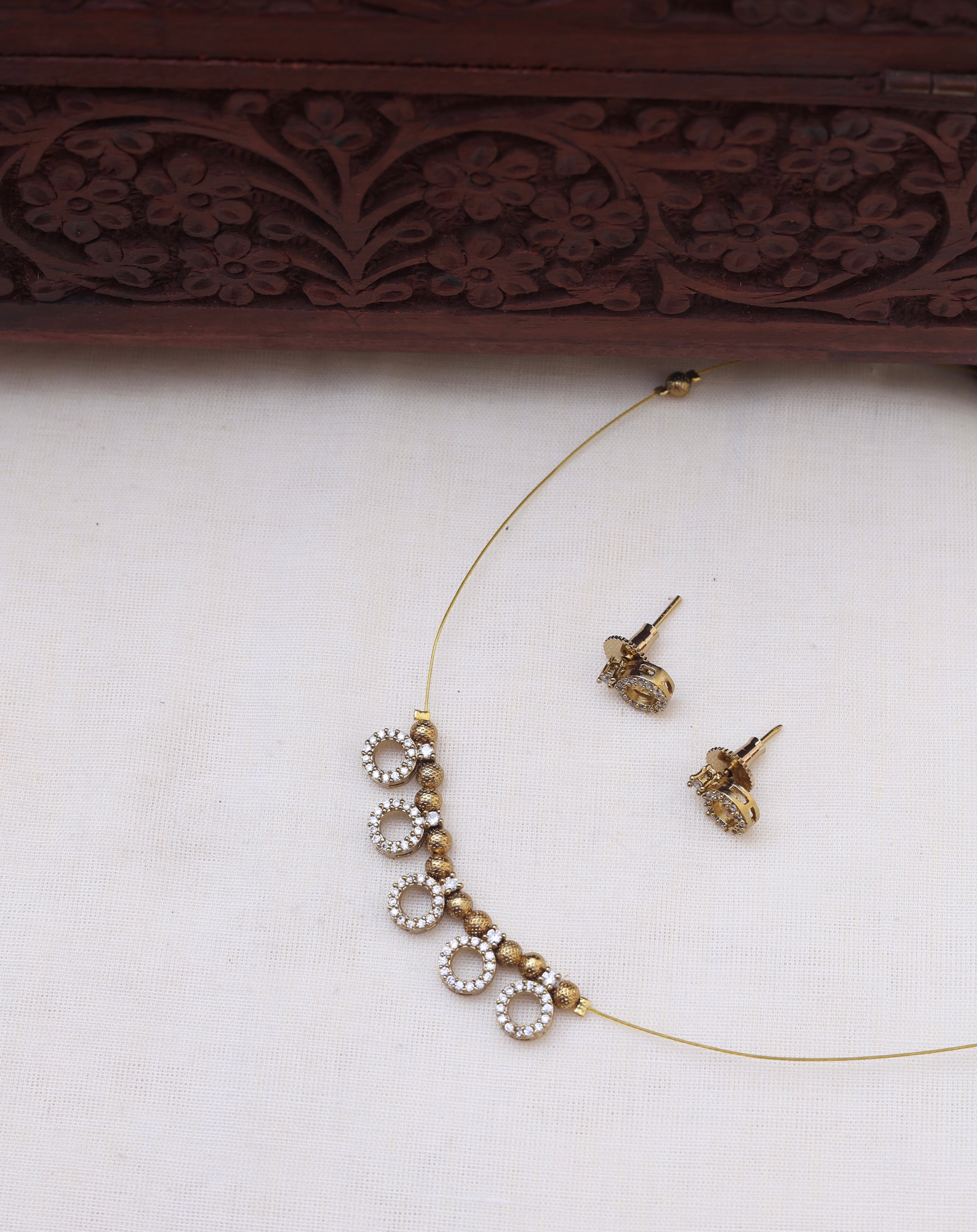 Invisible AD necklace set