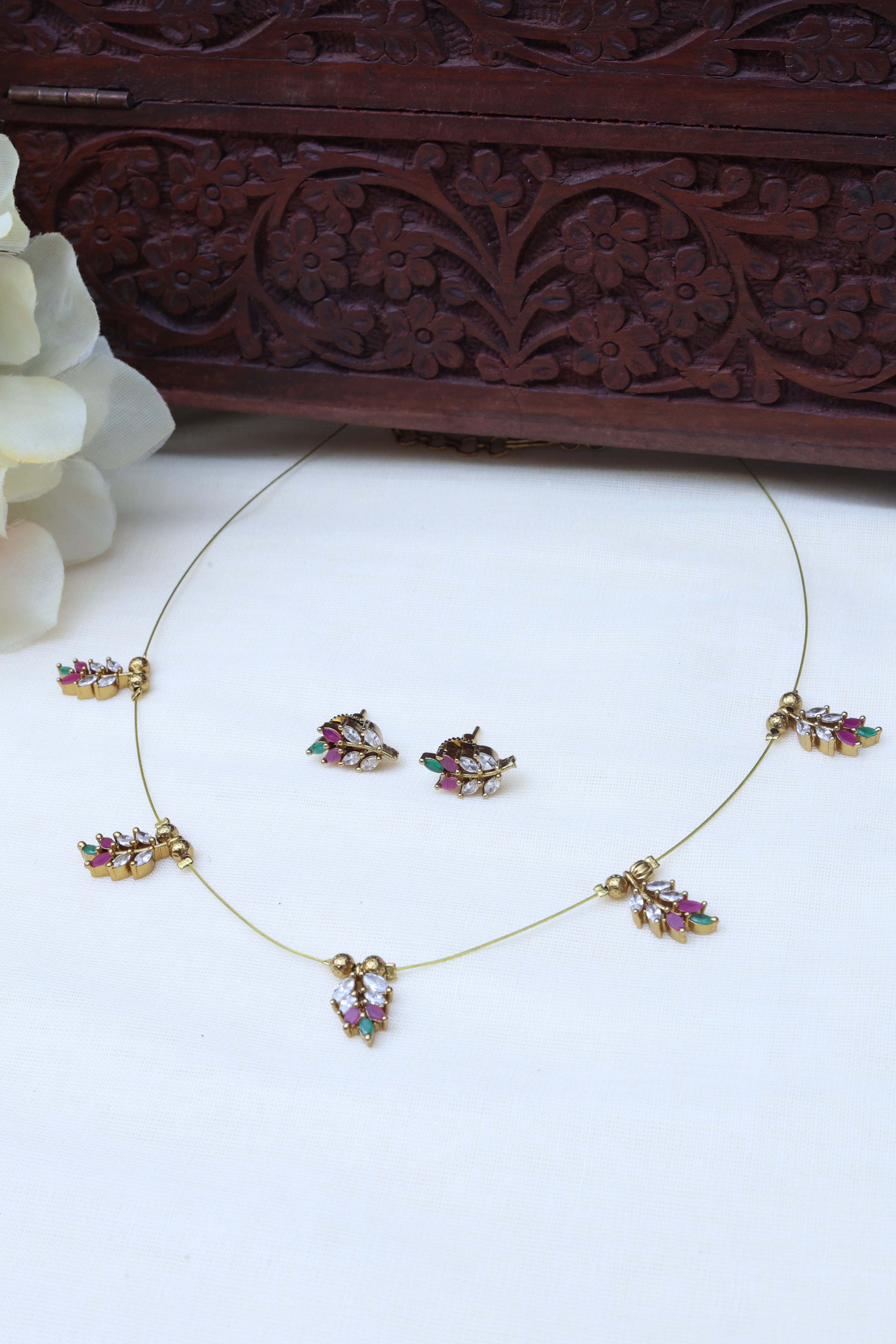 Eira AD invisible necklace set