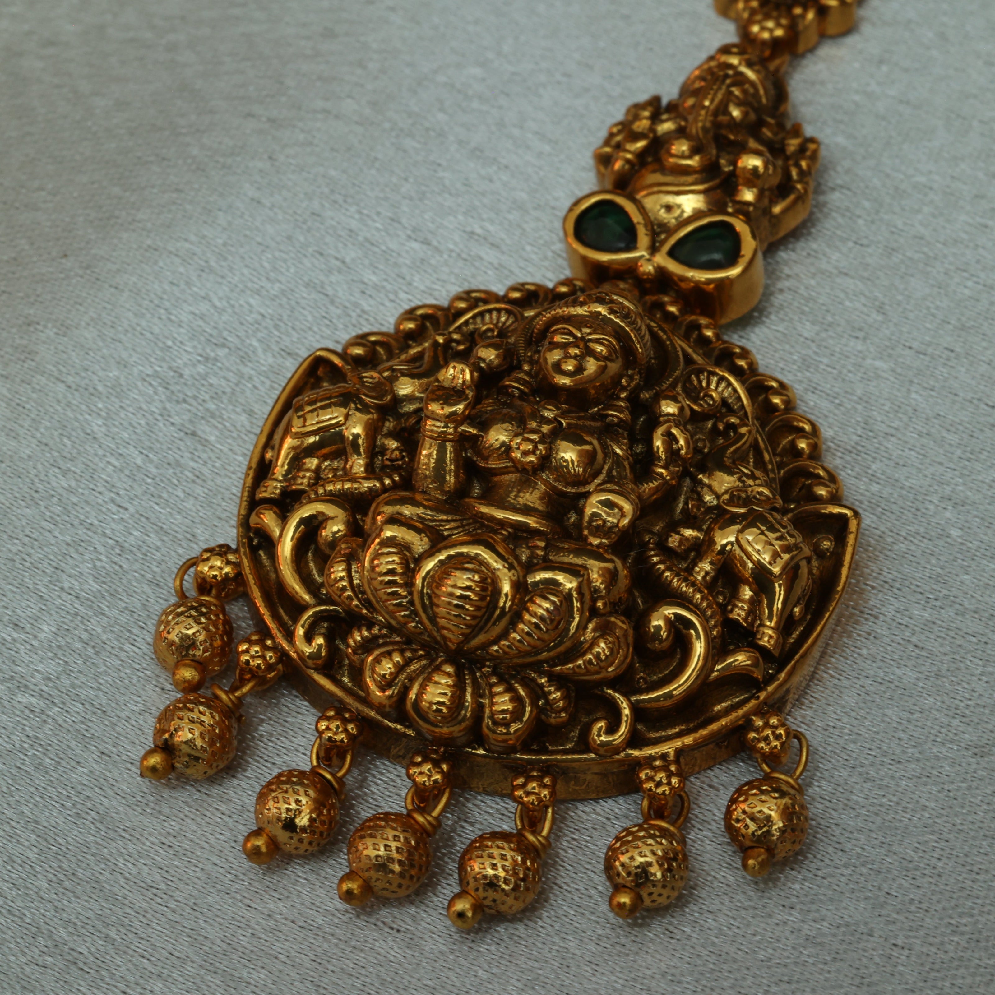 Divine Lakshmi And Ganapathy Maangtikka