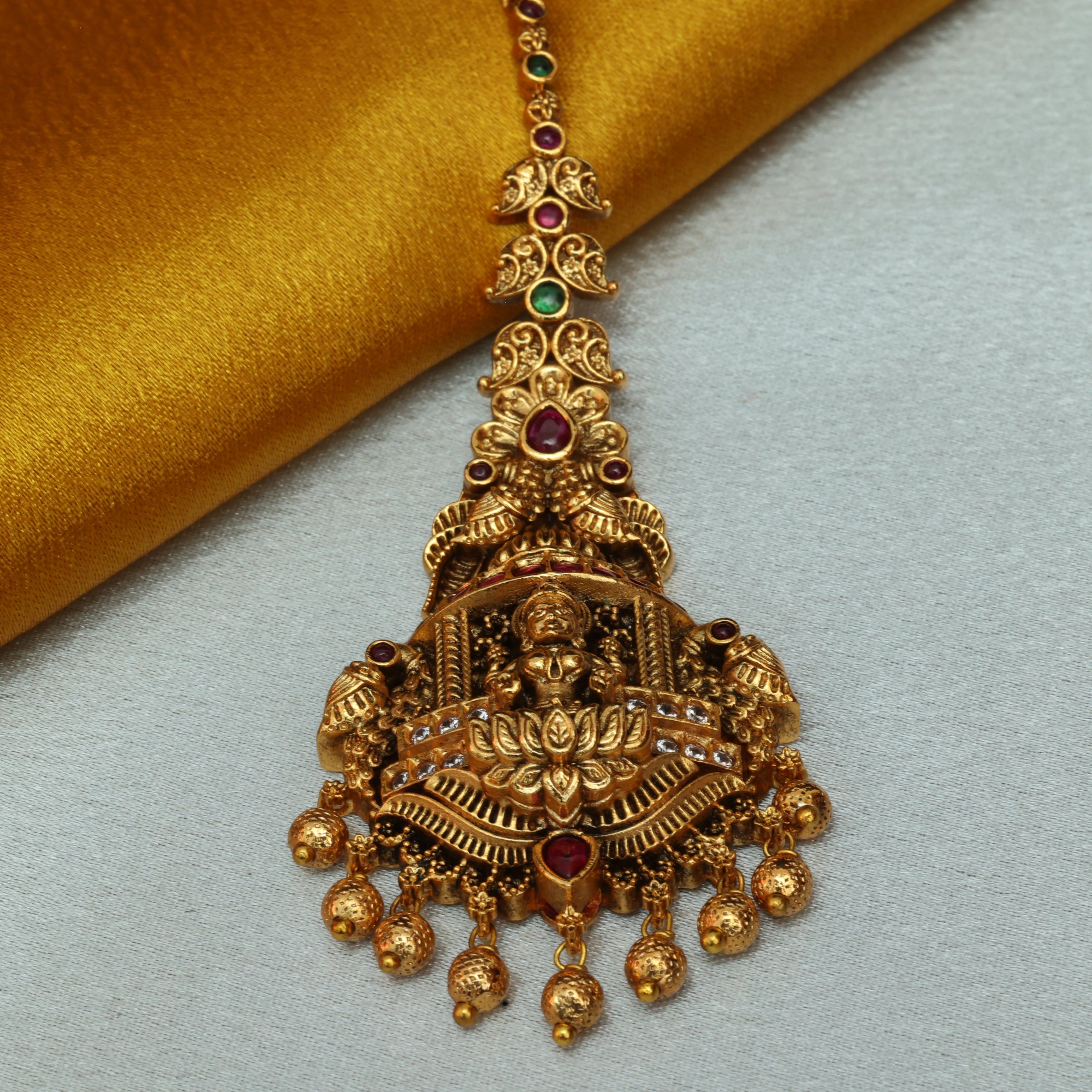 Divya Ratna Antique Maangtikka