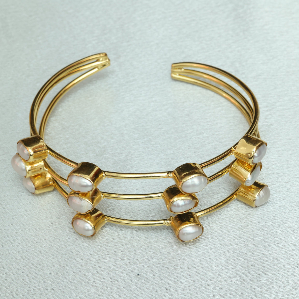 Pearlglow Handcuff 18K Gold Plated