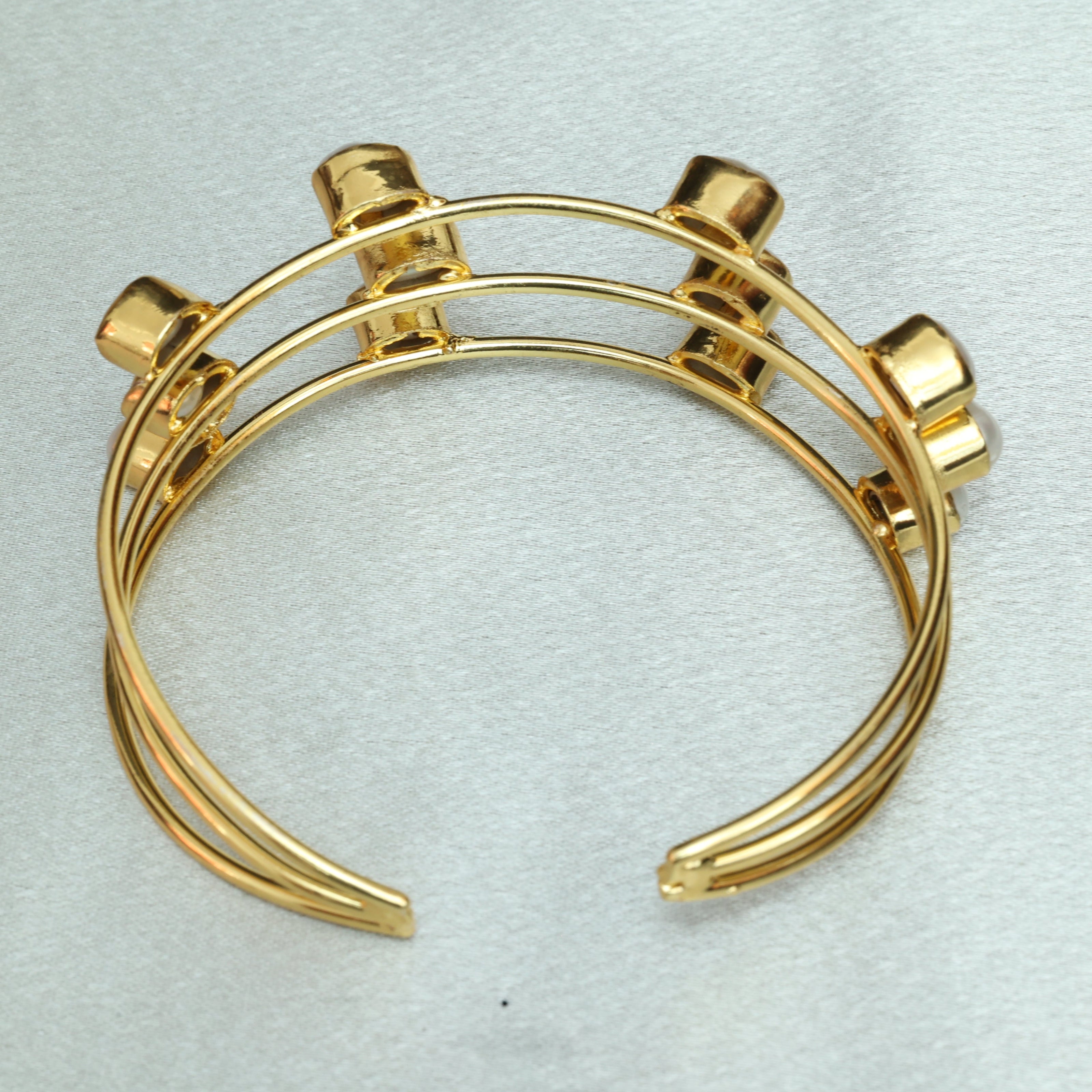 Pearlglow Handcuff 18K Gold Plated