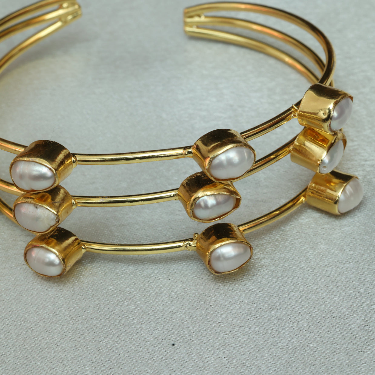 Pearlglow Handcuff 18K Gold Plated
