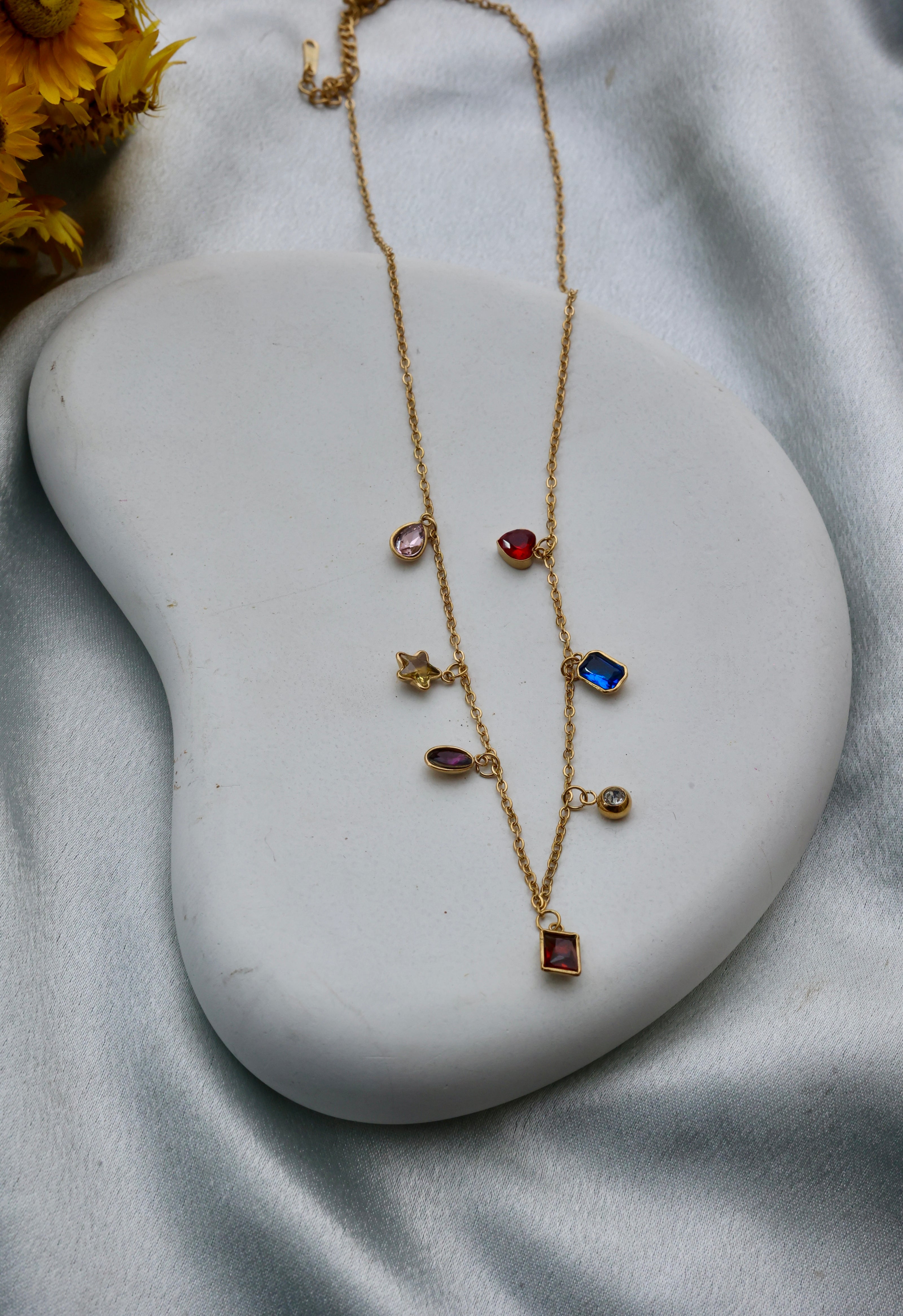 Multicolour pendant chain