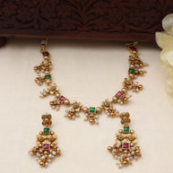 Floral necklace set