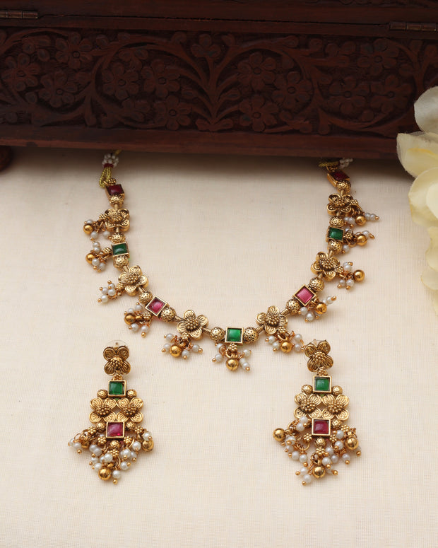 Floral necklace set