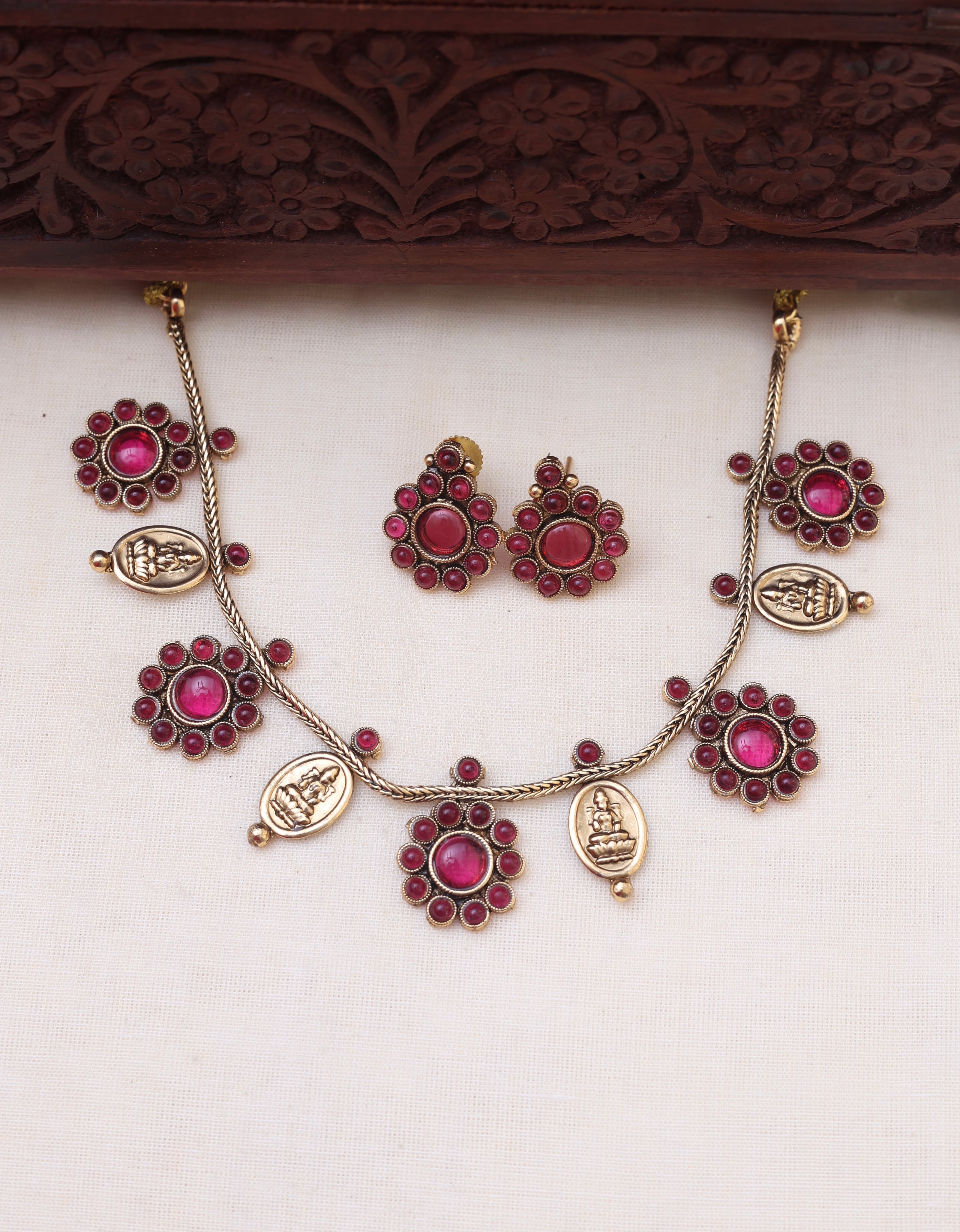 Multi pendant necklace set