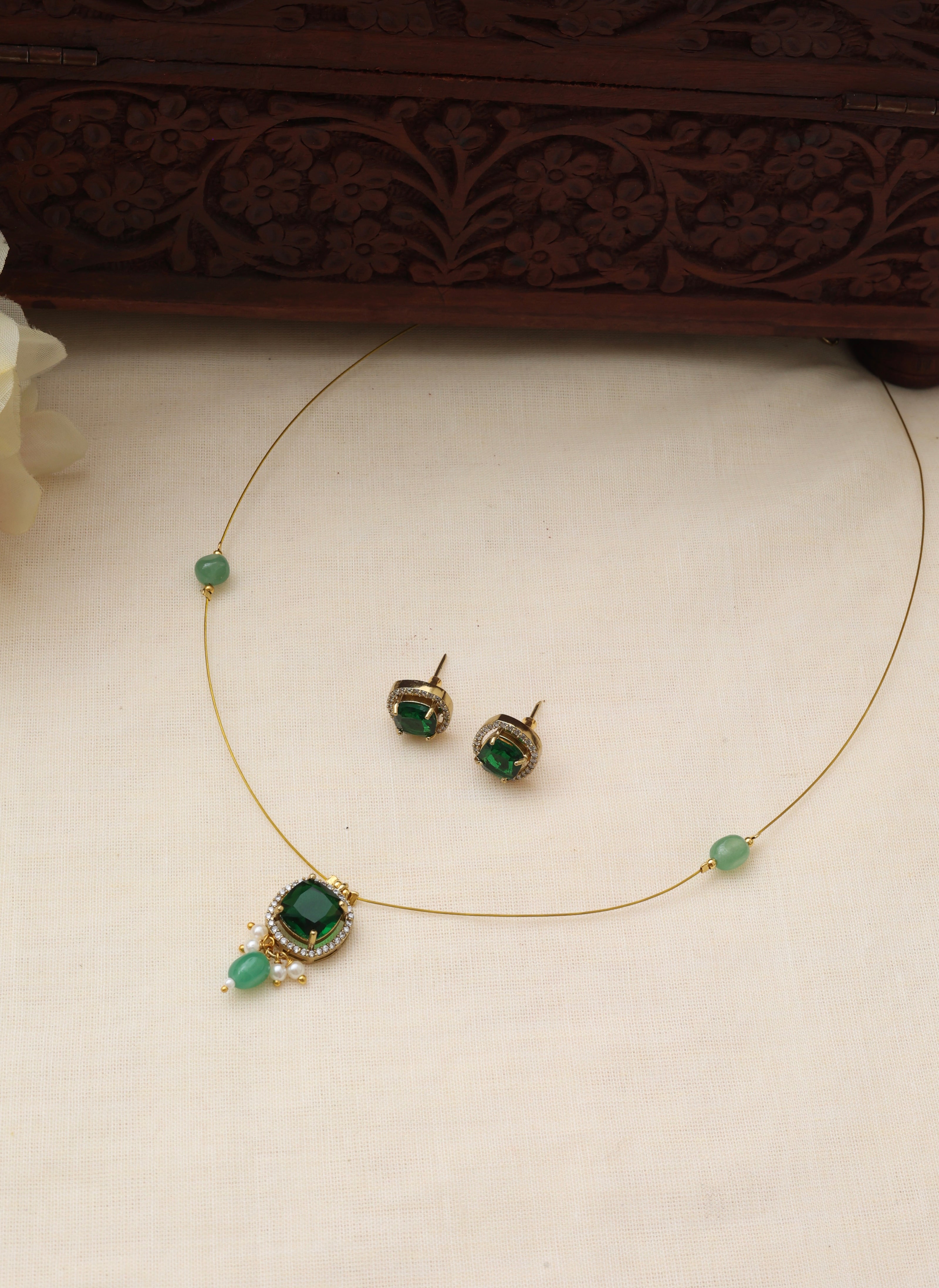 Mystic invisible necklace set